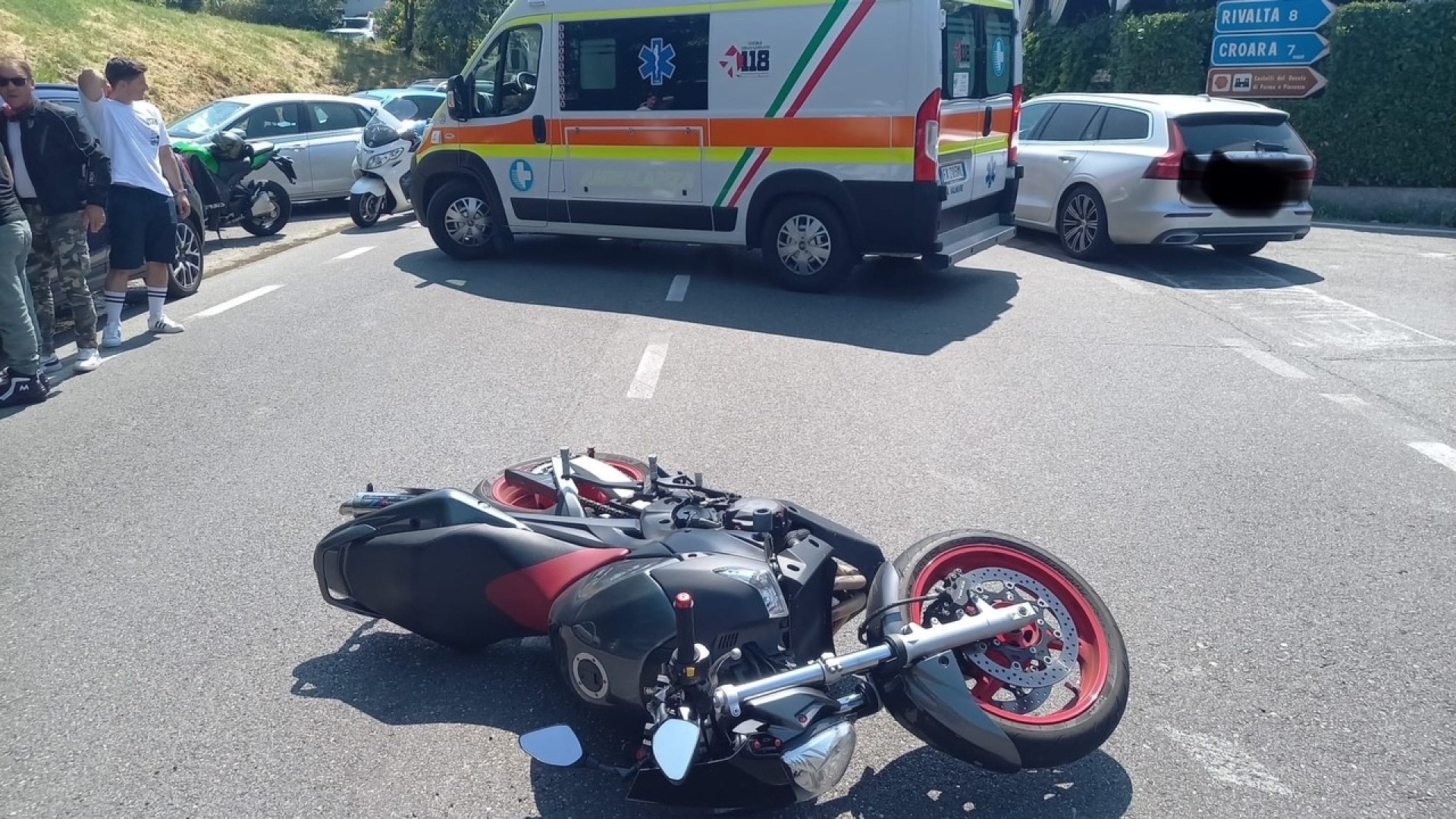 Si ribalta con la moto alla Bellaria: 31enne di Milano trasportato in ospedale