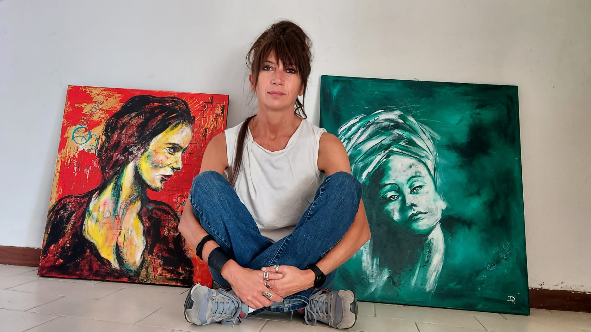 Arte in quota: alle pareti del rifugio "Lago Nero" le opere di Daniela Razzetti