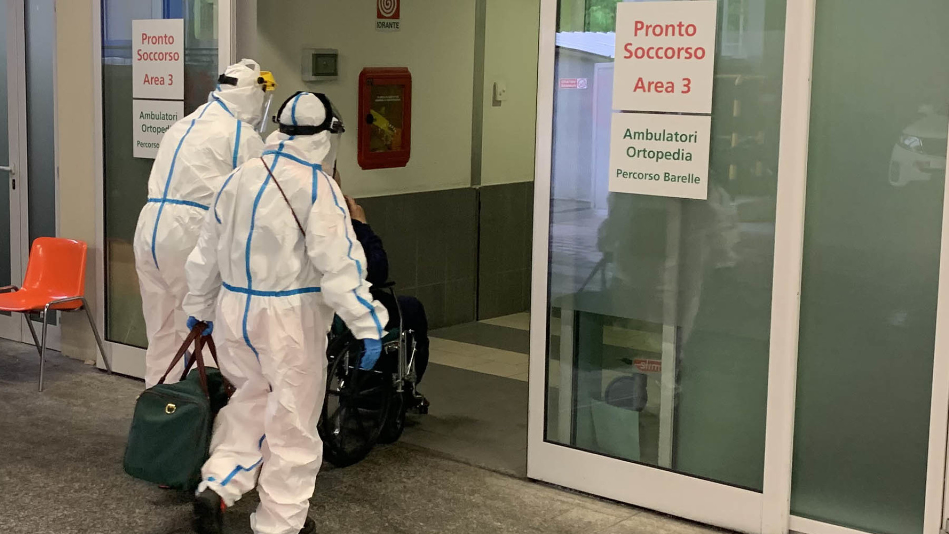 Dopo mesi di tregua, due persone ricoverate d'urgenza con polmoniti da Covid-19