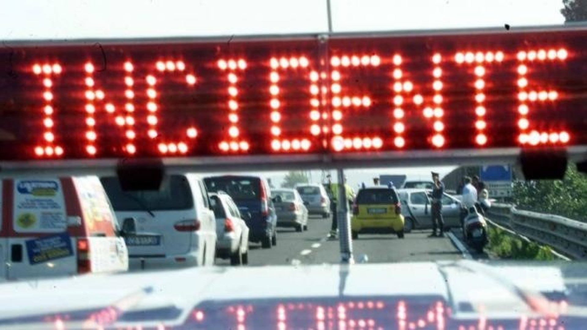 A21: furgone ribaltato allo svincolo di Caorso. Il traffico è tornato regolare