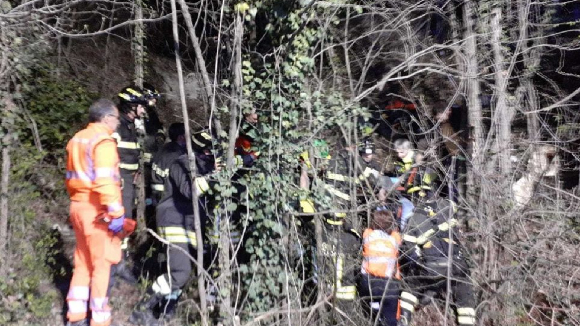 Coppia in moto finisce sbalzata fuori strada a Buelli di Travo, grave la donna