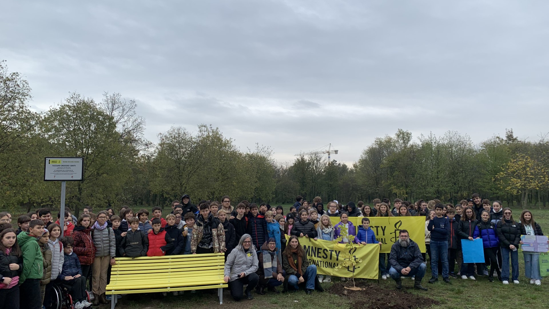 Diritti umani: a Montecucco inaugurati panchina, targa e un ginkgo biloba