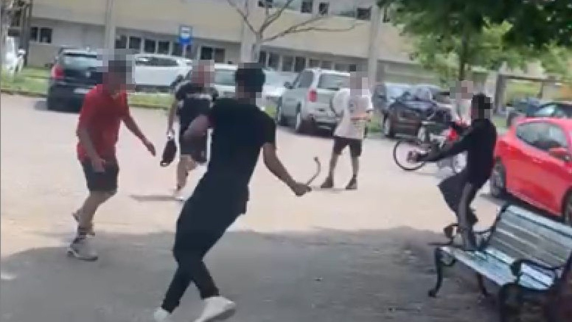 Fiorenzuola: spranghe, chiavi inglesi e botte. Rissa tra giovani davanti alla scuola