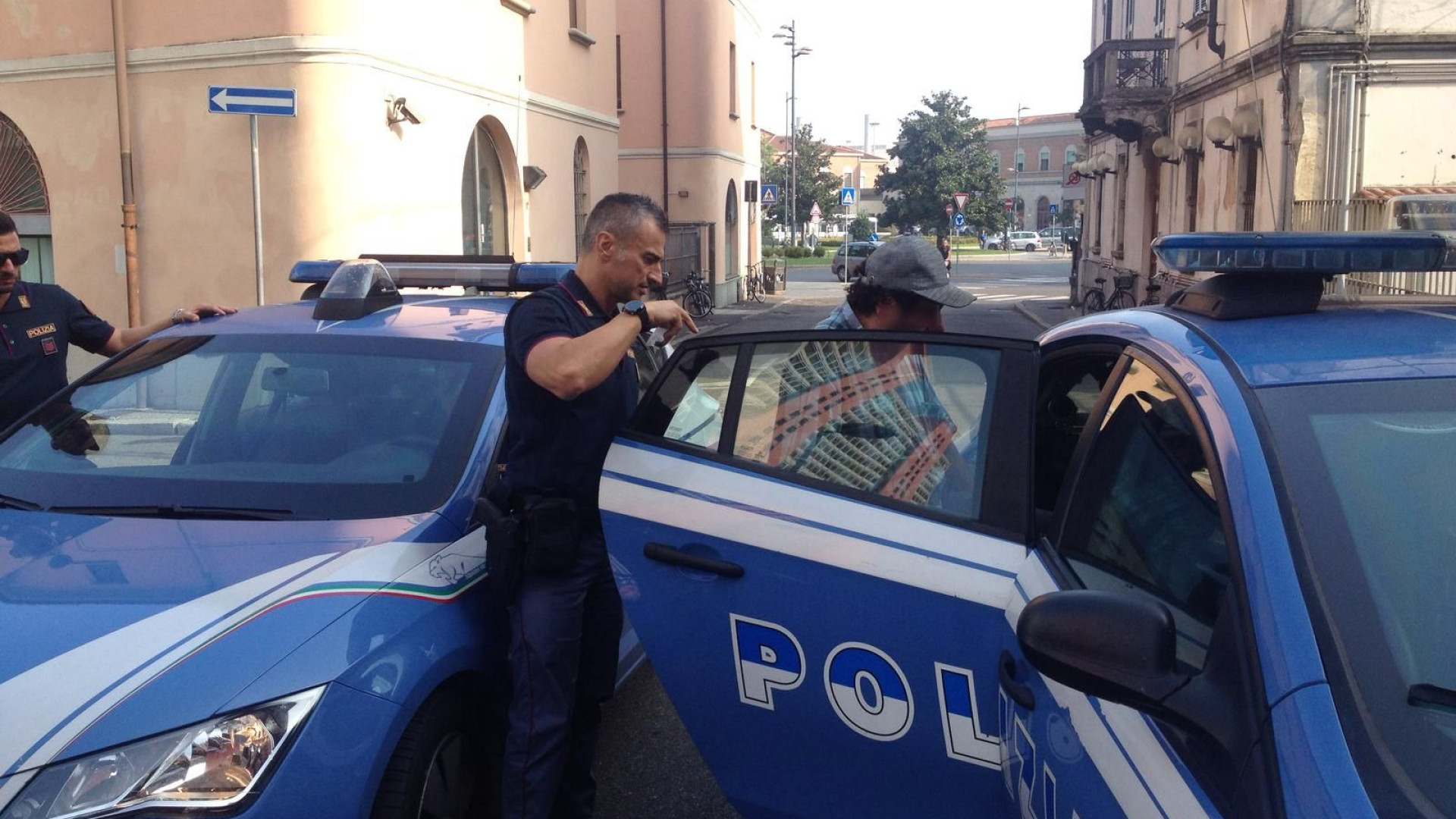 Droga ai giardini davanti ai bimbi: arrestato in via Torricella anche il terzo spacciatore marocchino