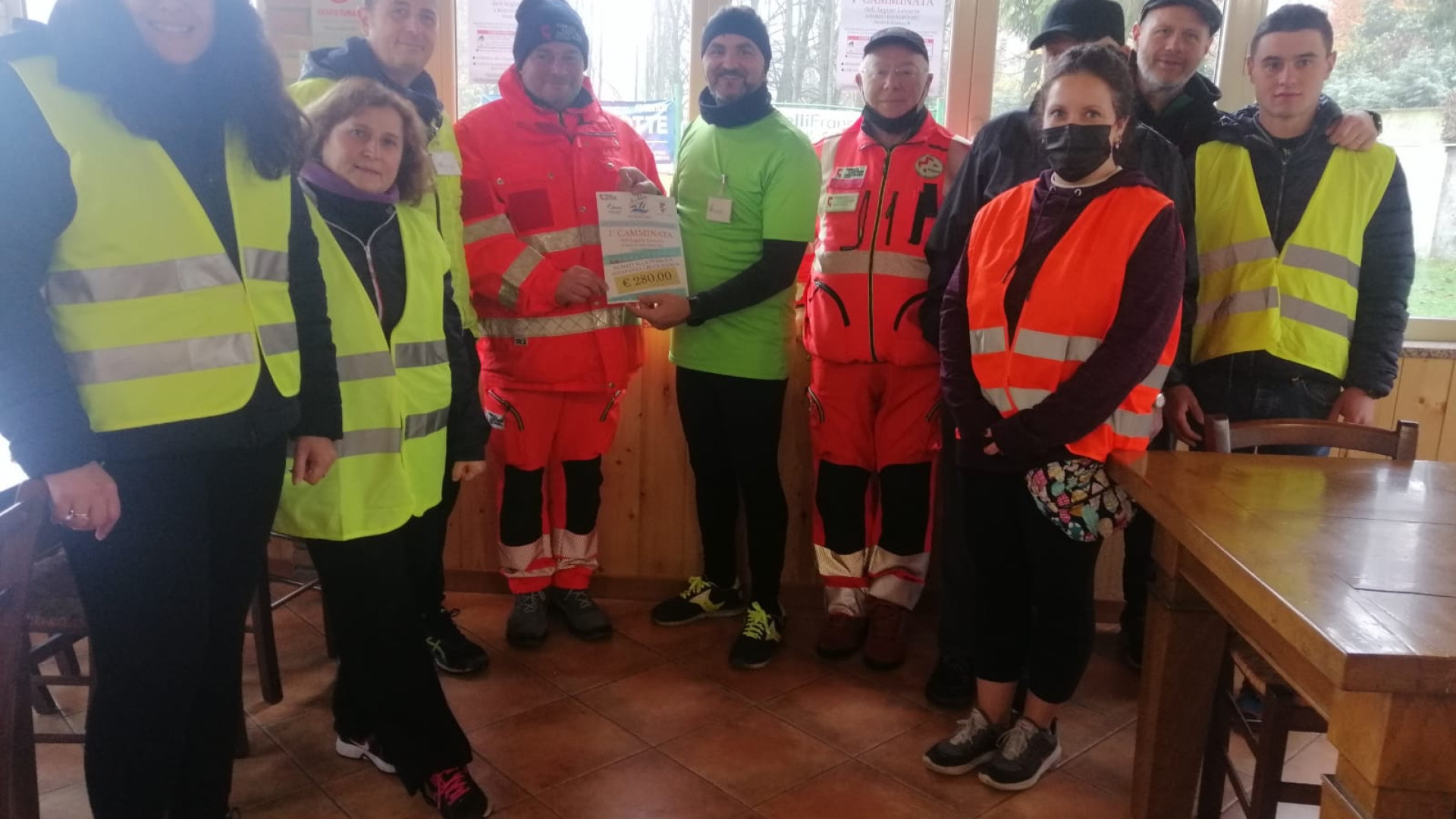 In marcia per la Croce Bianca: nonostante il meteo, raccolti mille euro