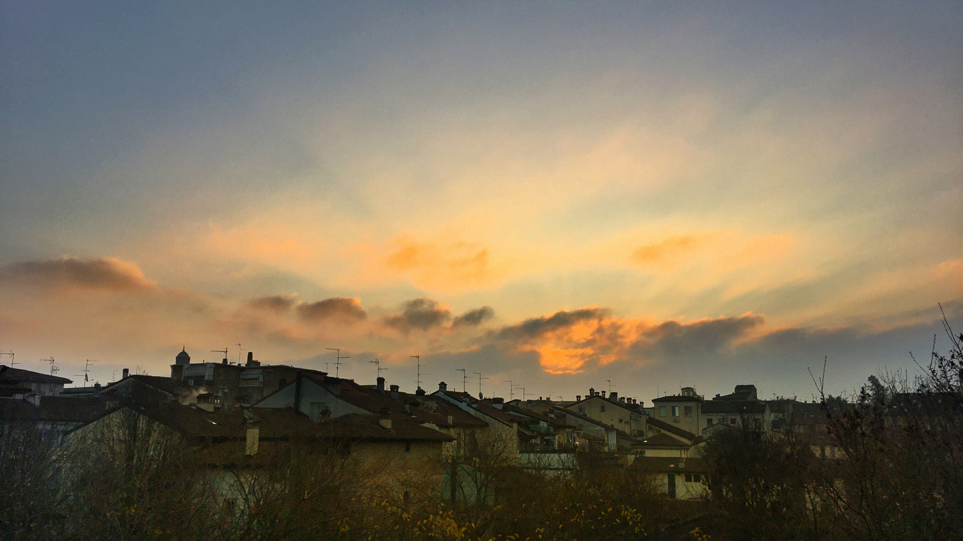 Capodanno con il bel tempo ma con nebbie e gelate. Smog in aumento