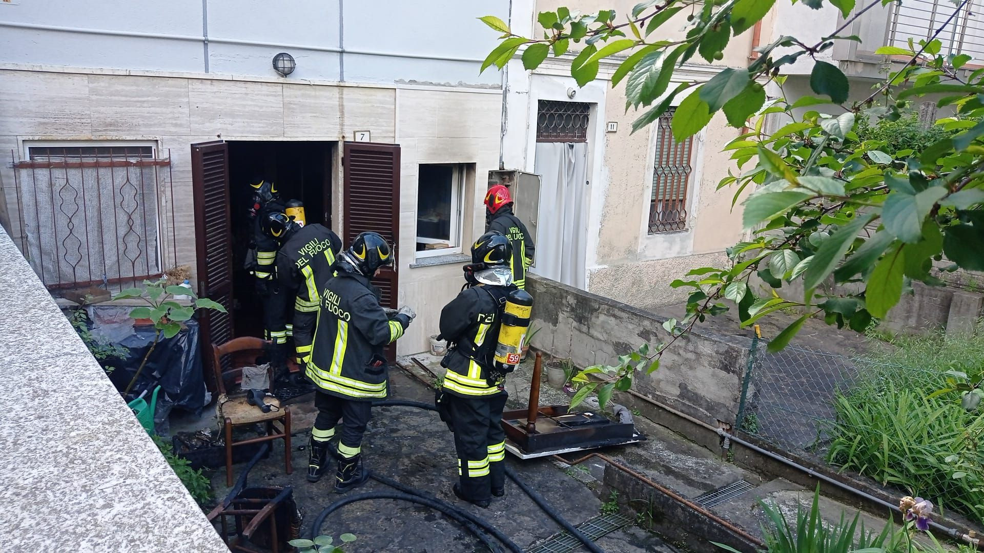 Incendio in abitazione a Castel San Giovanni, intervengono i vigili del fuoco