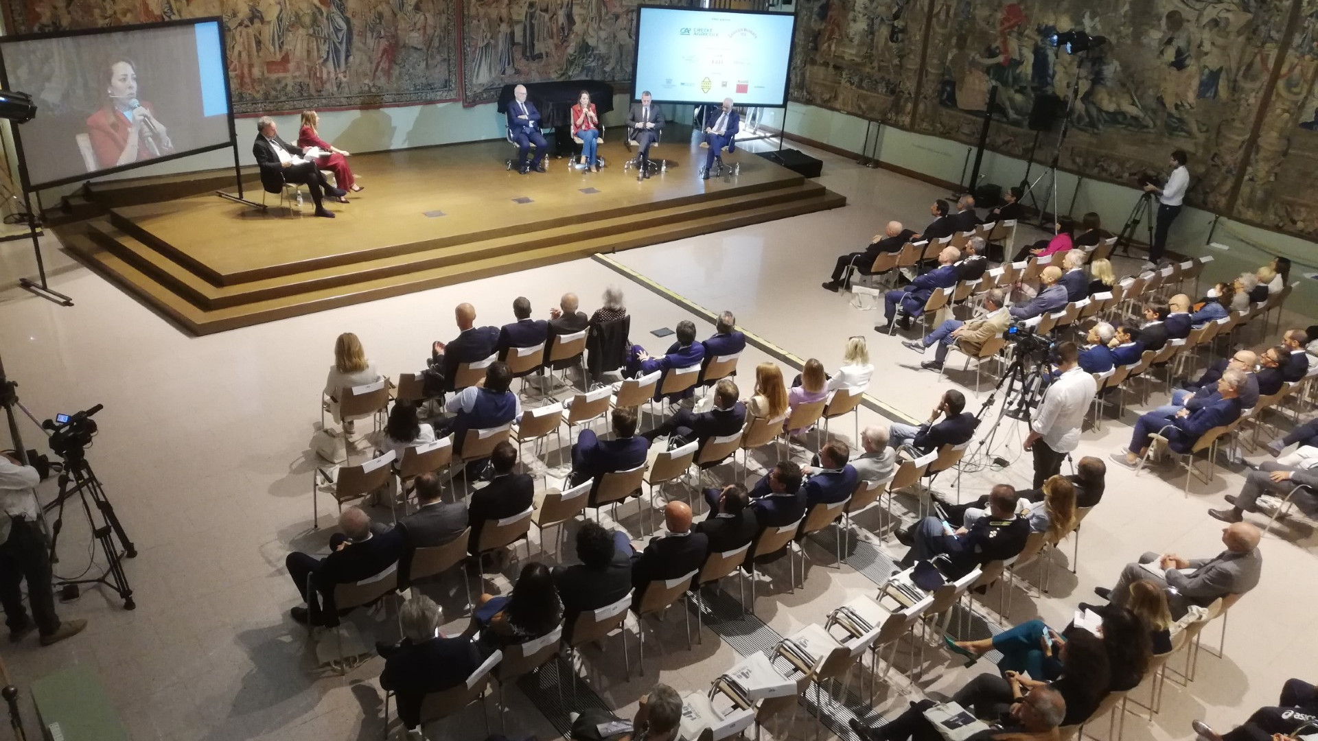 Eco nazionale per il forum di Libertà sull'informazione. "Dibattiti di alto livello"