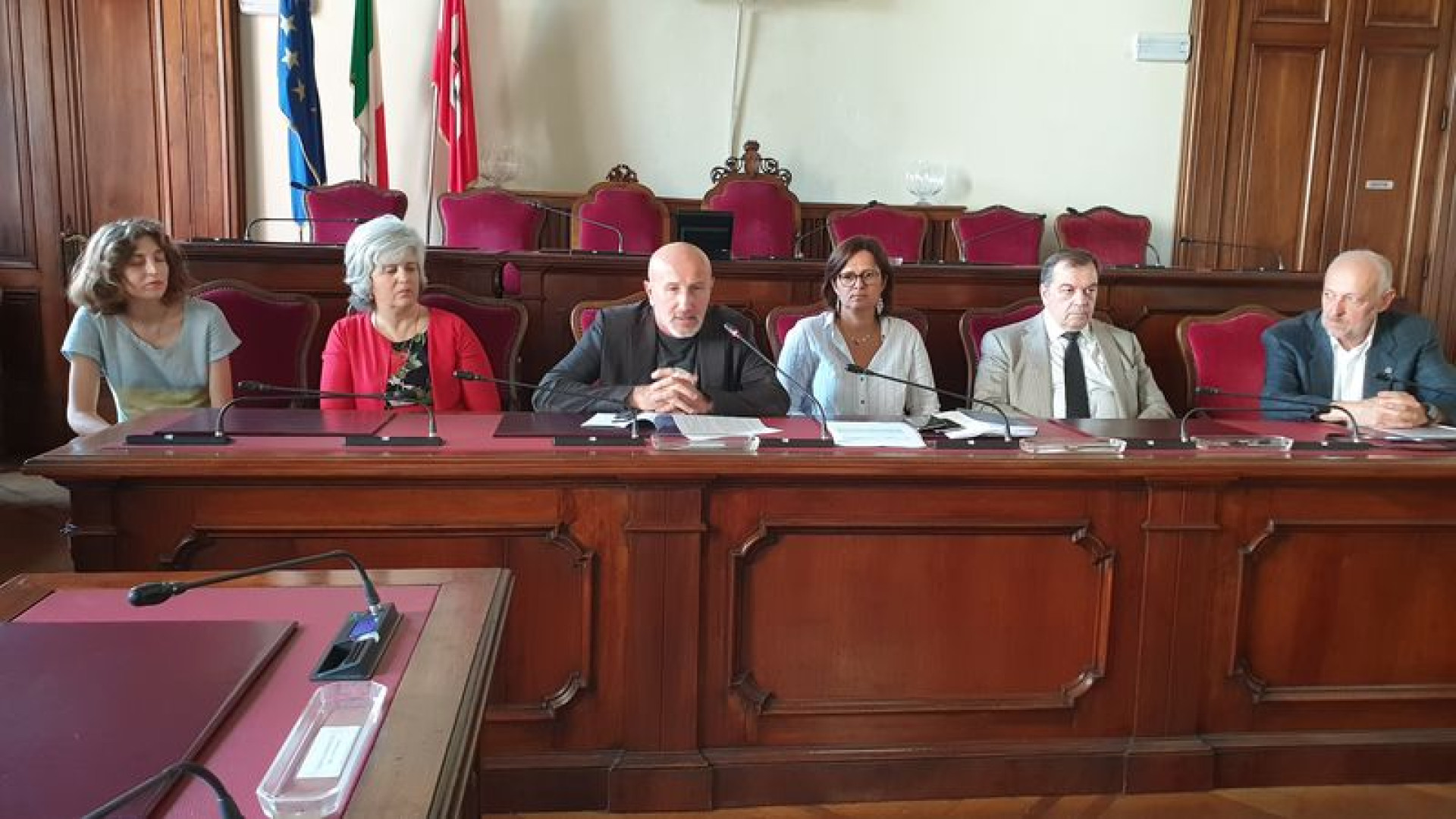 Aiutare anziani o persone bisognose per aggiudicarsi l'alloggio
