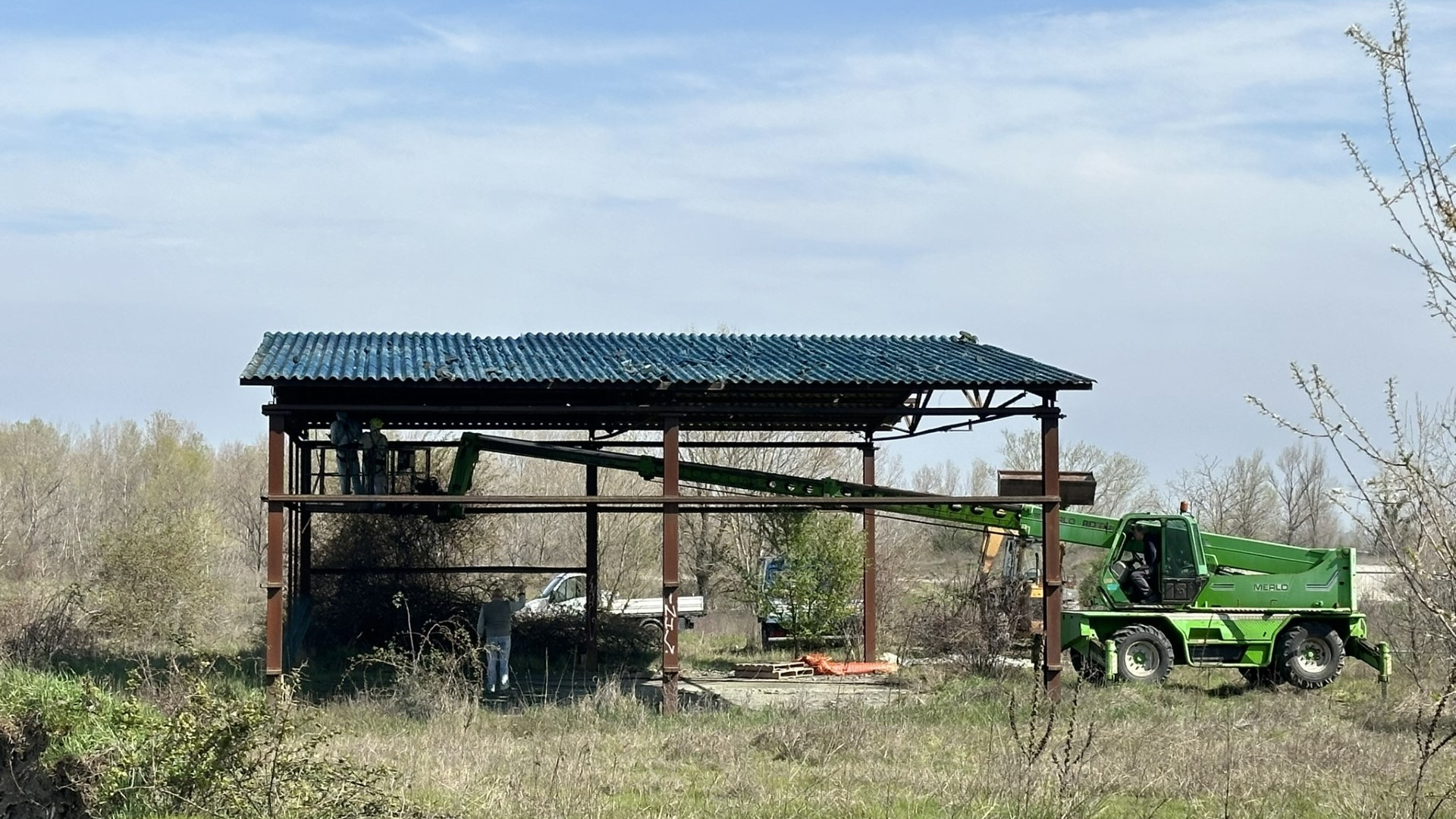 Al via sul Trebbia i lavori di demolizione della tettoia in amianto a Campo Madonna