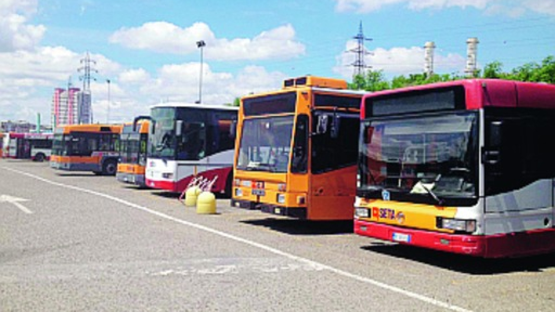 Biglietti e abbonamenti del bus, Seta interviene sui rincari: domani si decide