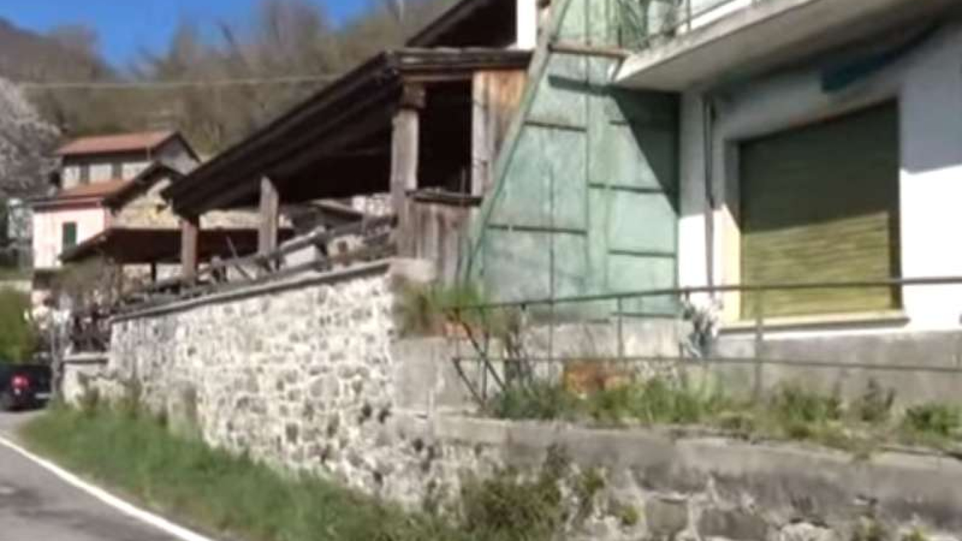 Gambaro, danneggiata la struttura per i profughi. Indagano i carabinieri