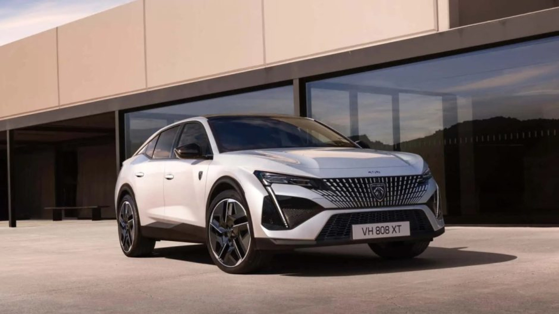 Peugeot E-408: Il futuro dell'elettrico arriva in casa francese