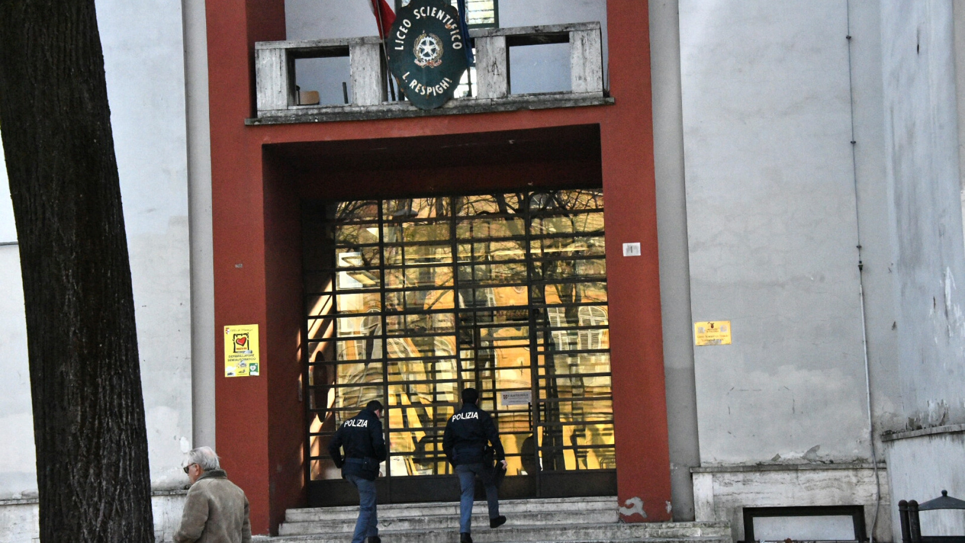 Spruzza spray al peperoncino in aula, lezione sospesa al Respighi