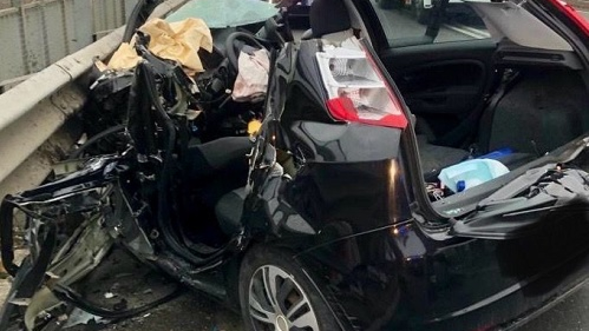 Schianto in tangenziale sud, tre veicoli coinvolti. Una donna gravemente ferita