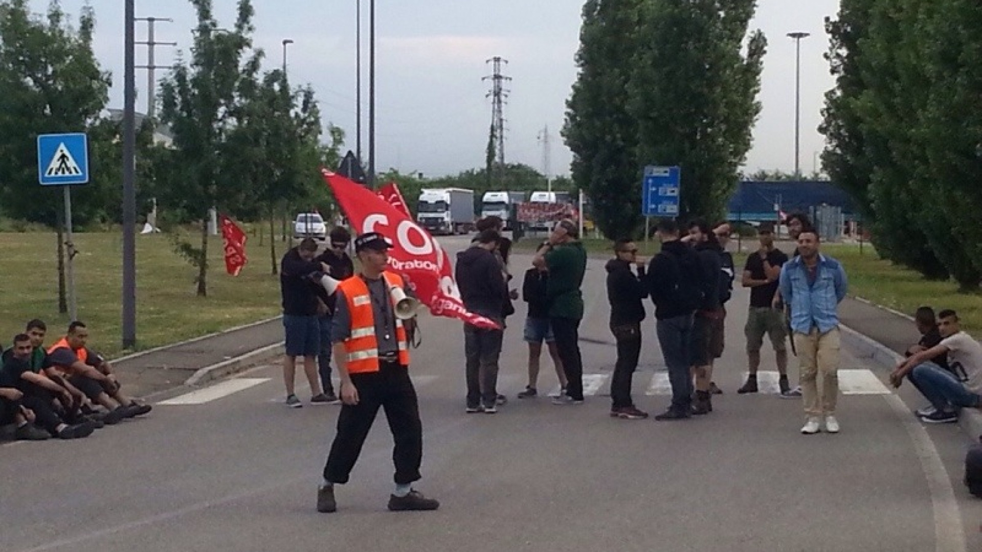 Lavoratori Ikea, per i Sì Cobas licenziati accordo per chiudere le cause