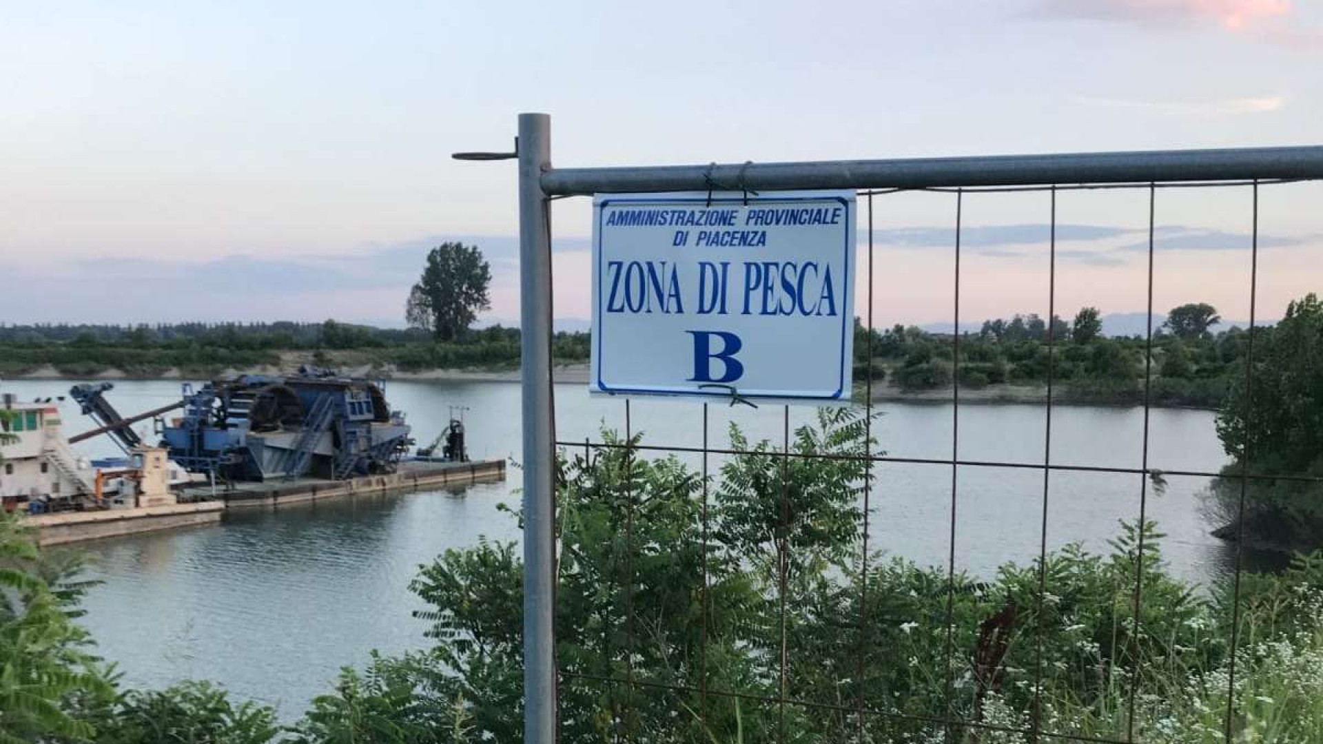 Barche vietate nelle lanche del Po. "Cartelli tolti da chi voleva approfittarne"