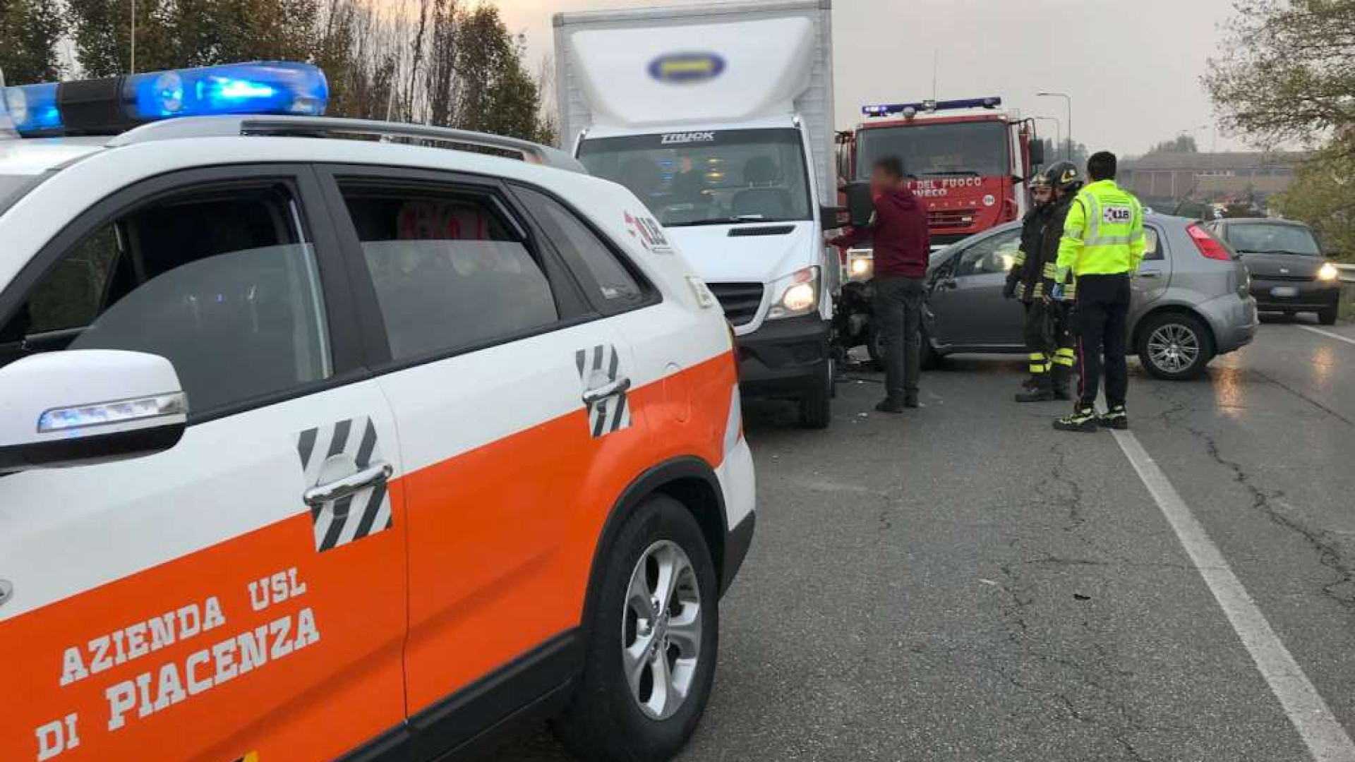 Incidente in strada Val Nure, scontro tra un furgone e un'auto