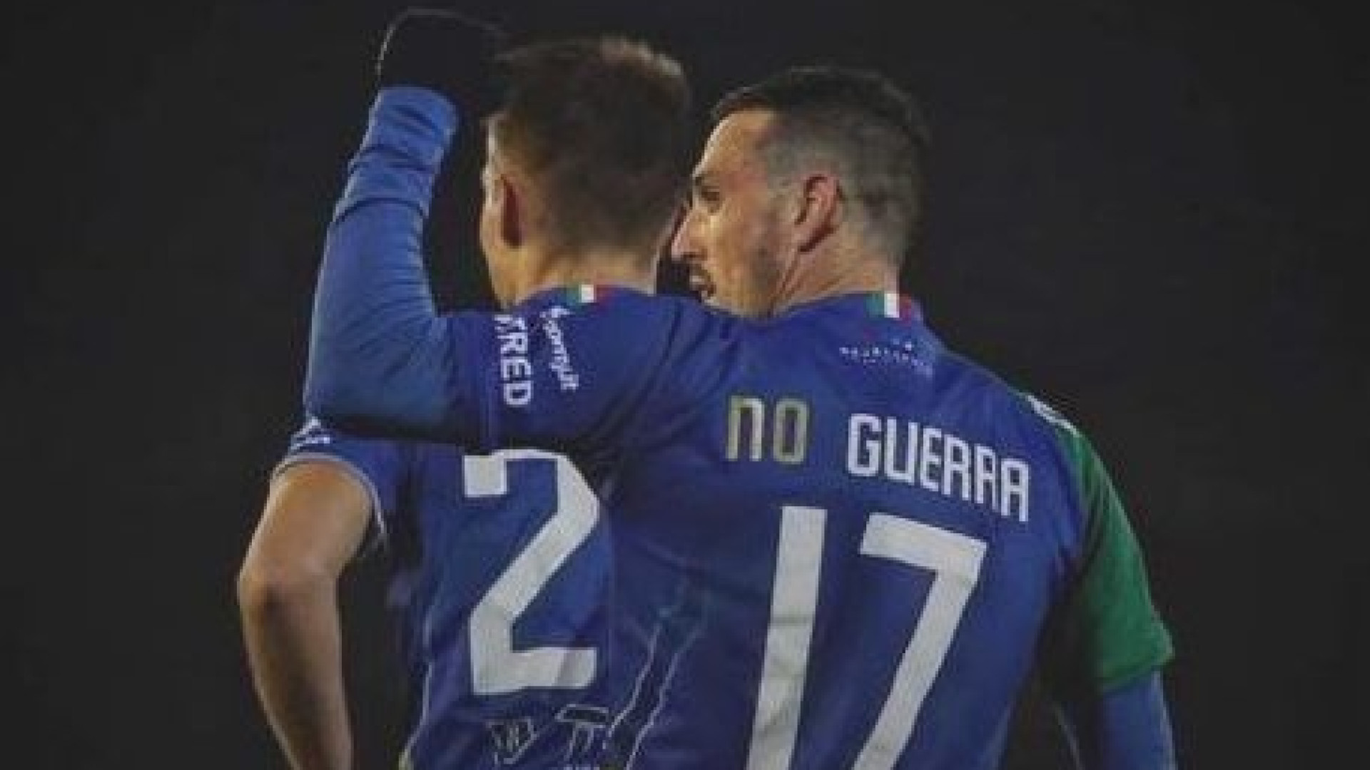 Il gol più bello di Simone: la maglia diventa "No Guerra". Poi realizza una doppietta