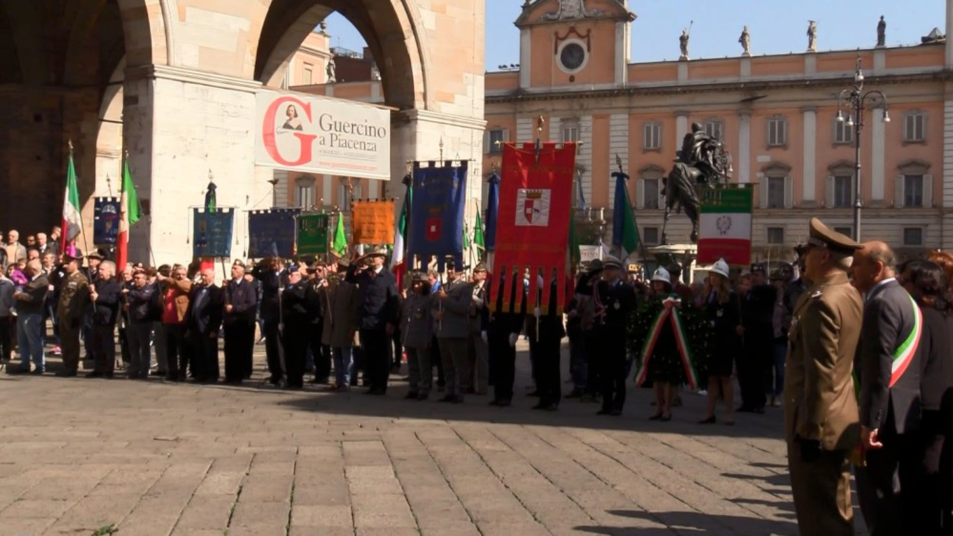 Commemorazione dei caduti in guerra, consegnate due croci al merito