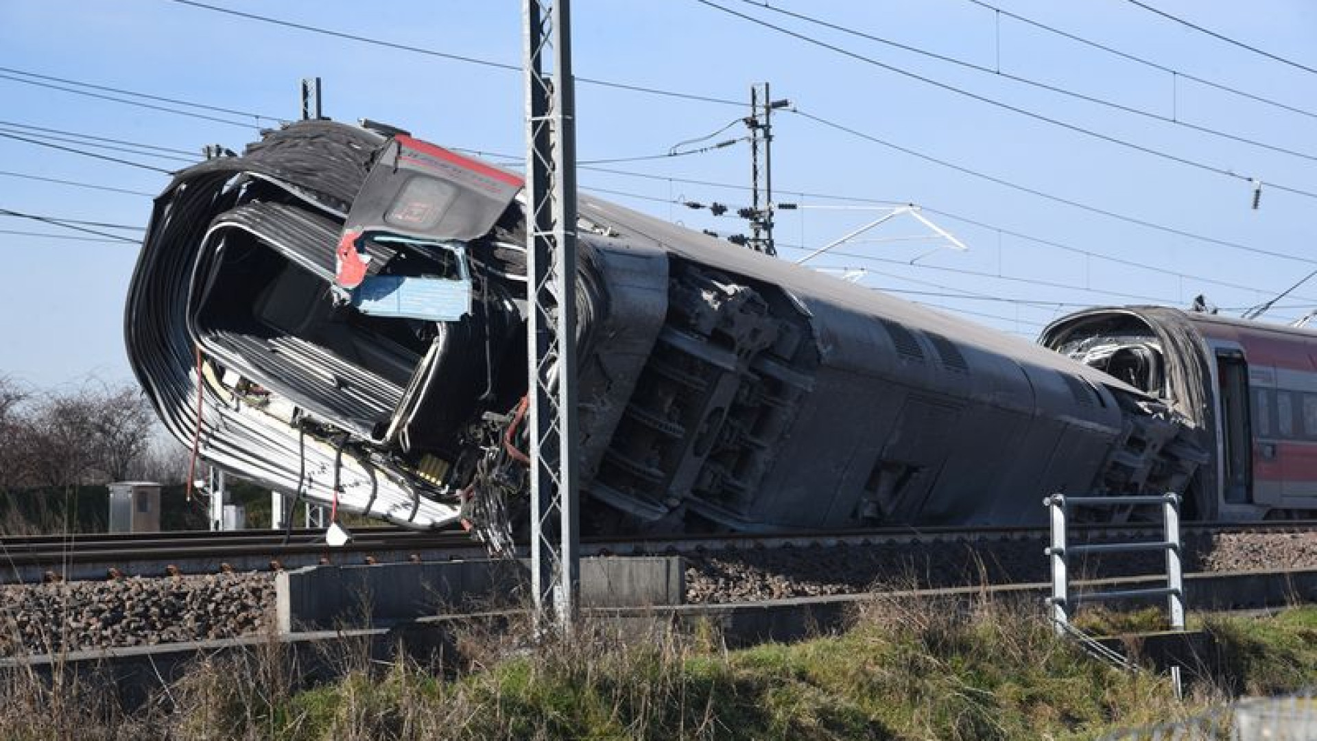 Tragedia Frecciarossa, dodici ore di interrogatori per i cinque operai autori delle manutenzioni sulla linea