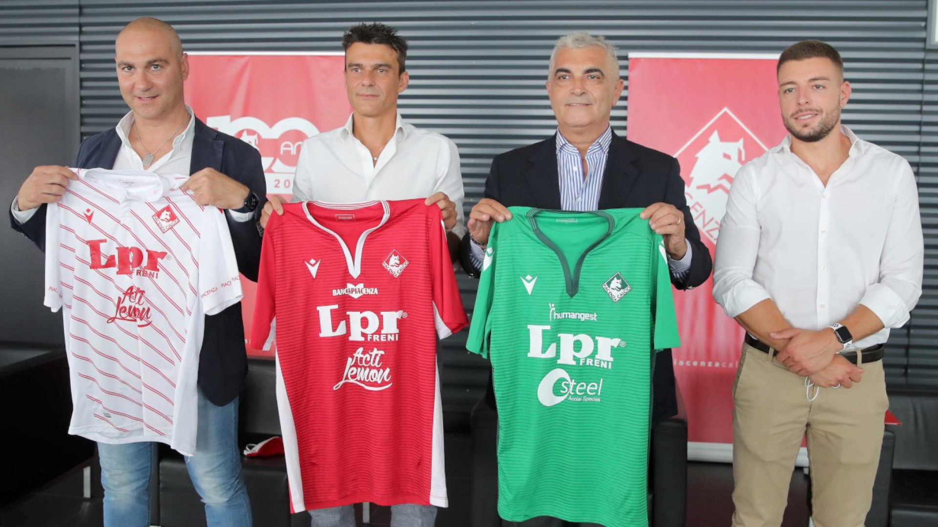 Tradizione e innovazione, presentate le nuove maglie del Piacenza calcio