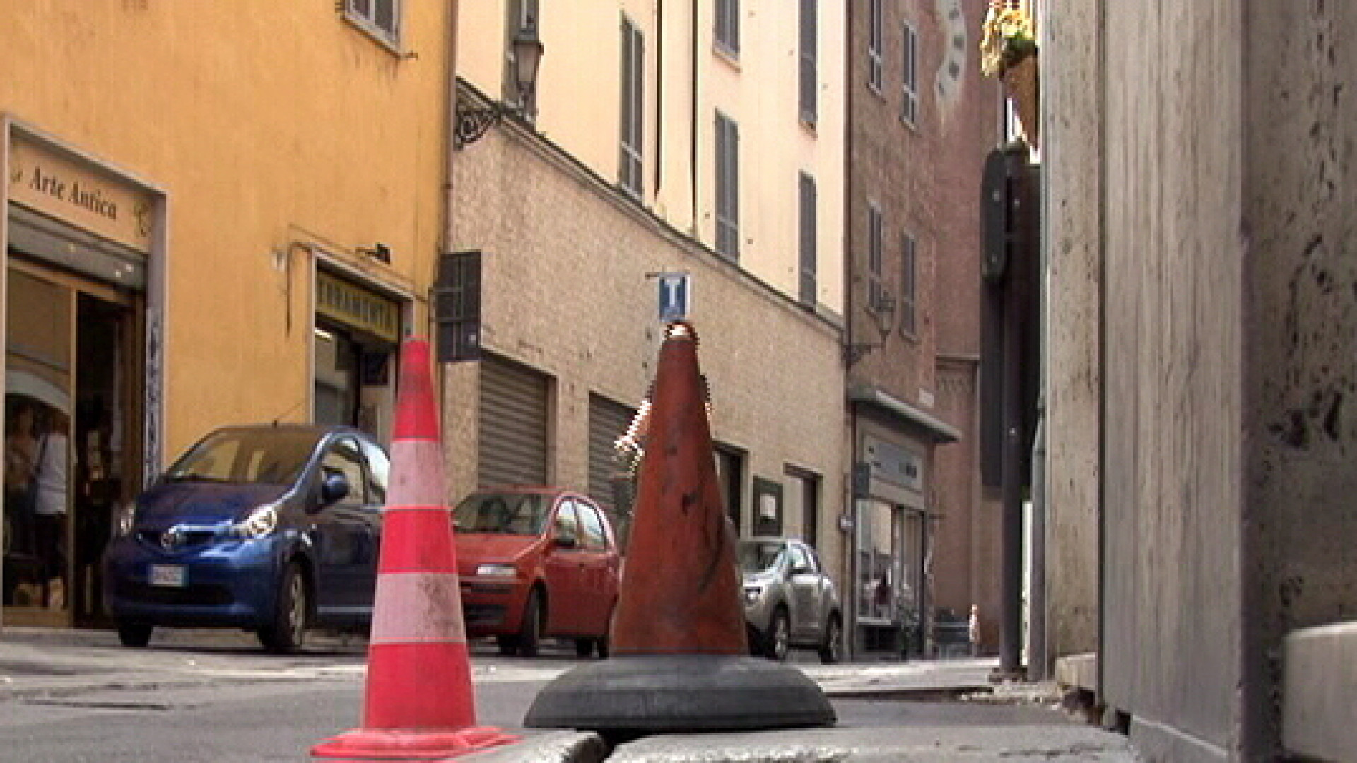 Cade sul marciapiede in via Poggiali e chiede i danni al Comune