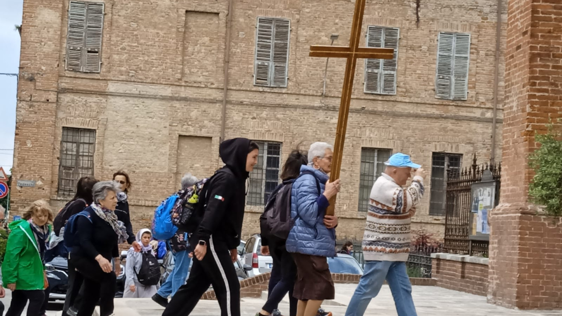 Da Castel San Giovanni al santuario di Strà, anche il vescovo in marcia per la fede