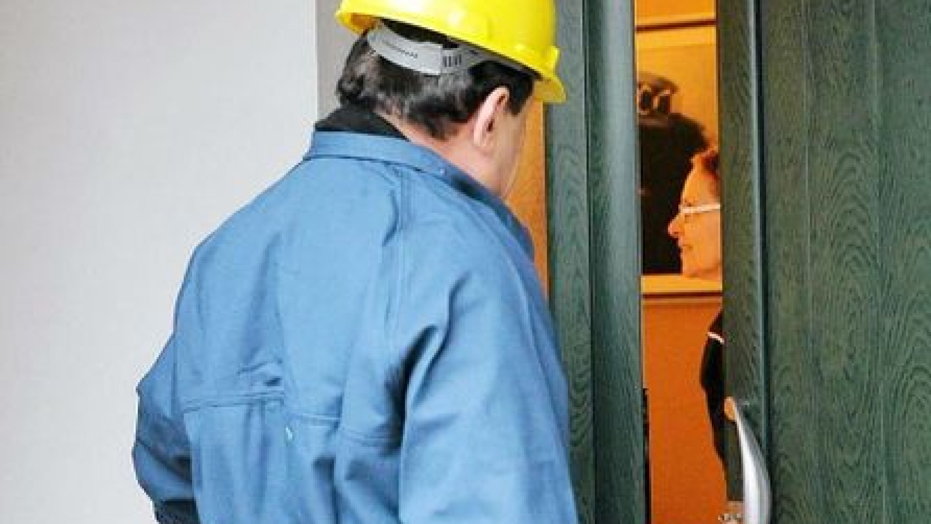 "Dobbiamo controllare le tubature", ma sono truffatori: spariti i gioielli
