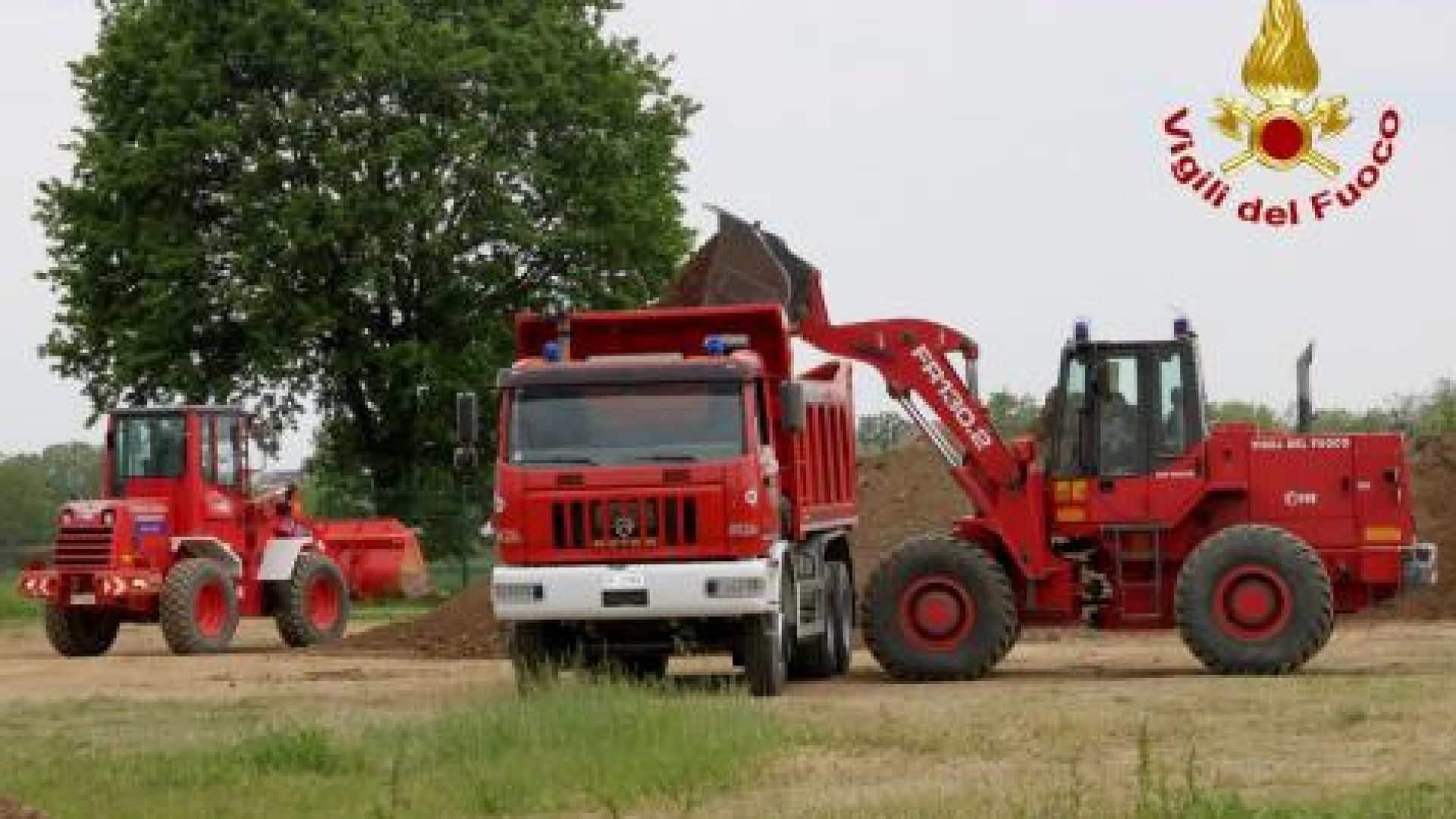 Vigili del fuoco, formati nuovi operatori di macchina per il movimento terra