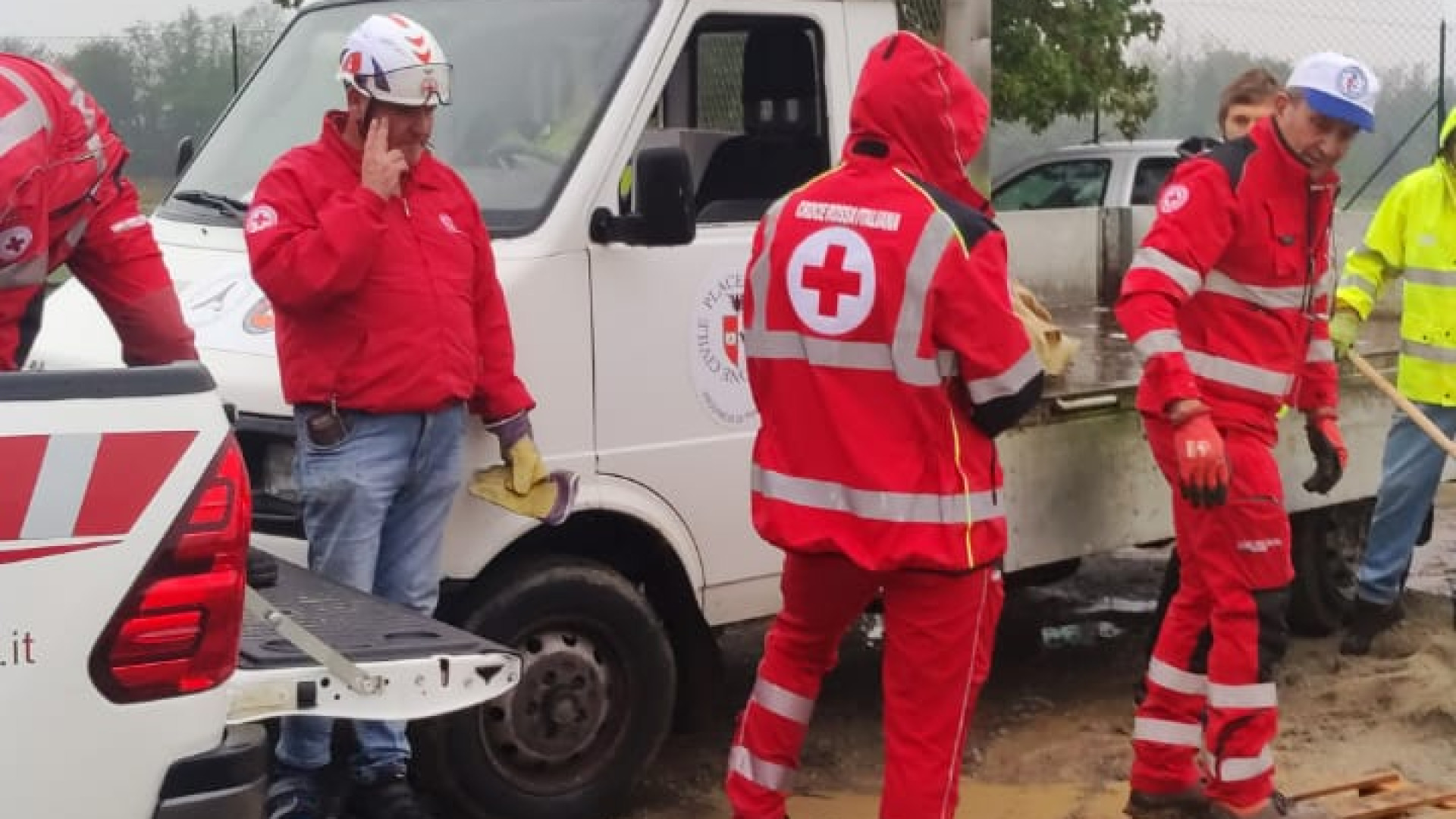 Anche il Trebbia si ingrossa: sacchi, paratie e protezione civile in campo a Rivergaro