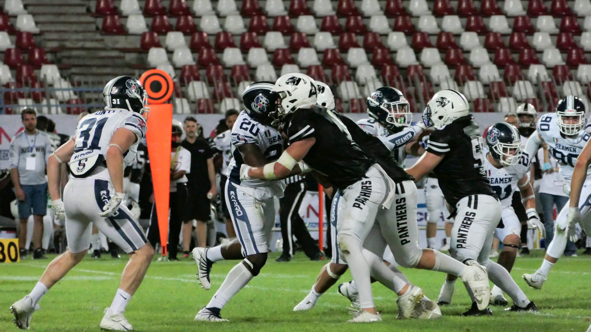 Football-spettacolo al Garilli, emozione per le mitiche Pantere