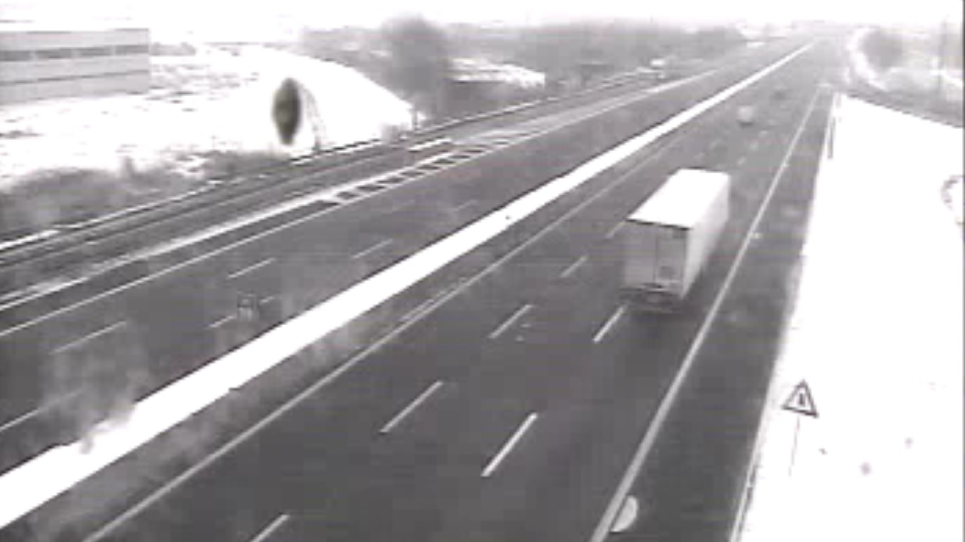 Gelicidio: riaperte le autostrade; lezioni sospese in diverse scuole della provincia. Superato il metro di neve sulle alture