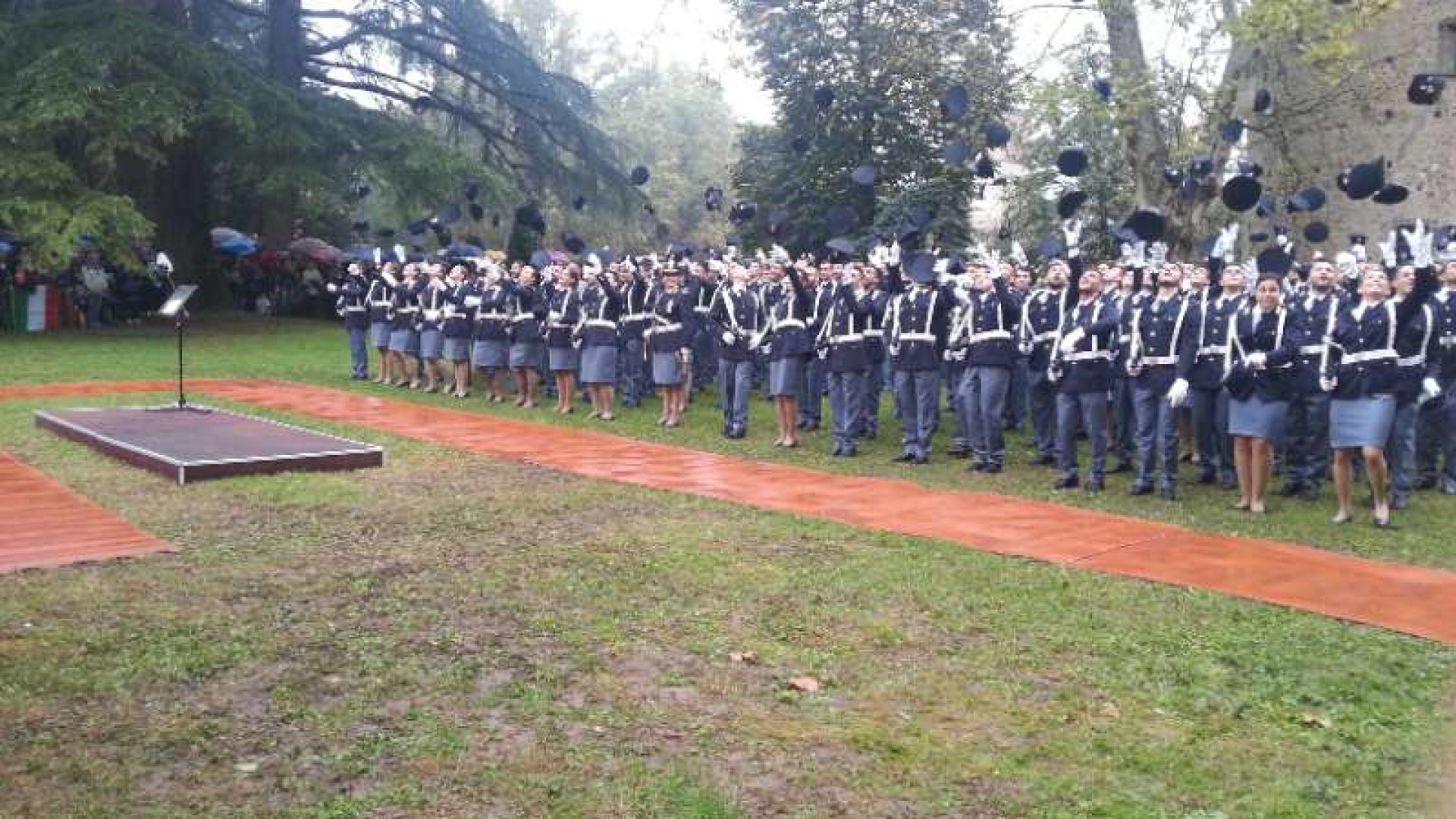 Polizia, 180 nuovi agenti prestano giuramento a Grazzano Visconti