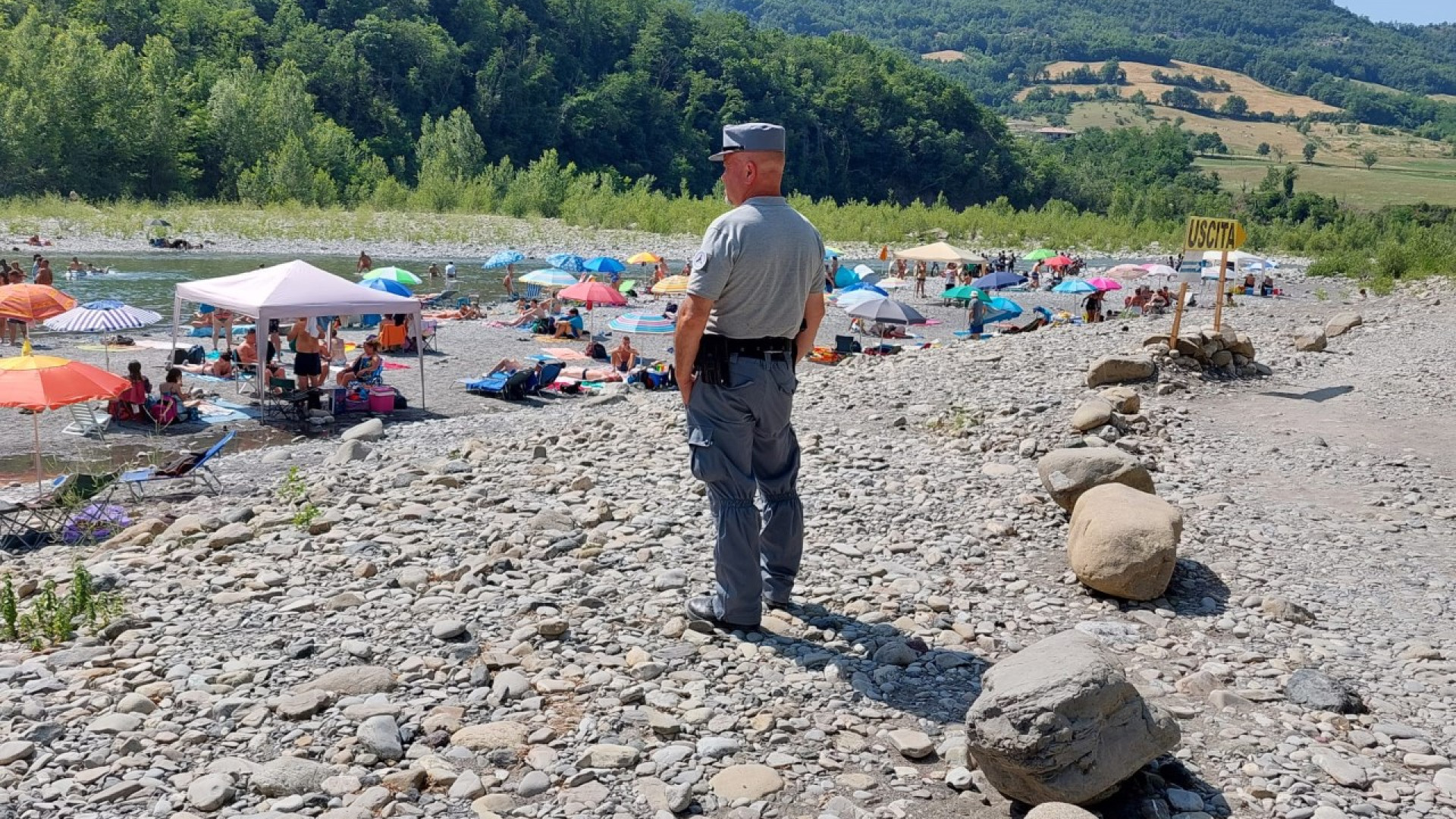 Appello delle guardie ambientali: "Basta falò a terra in Trebbia, sono vietati"