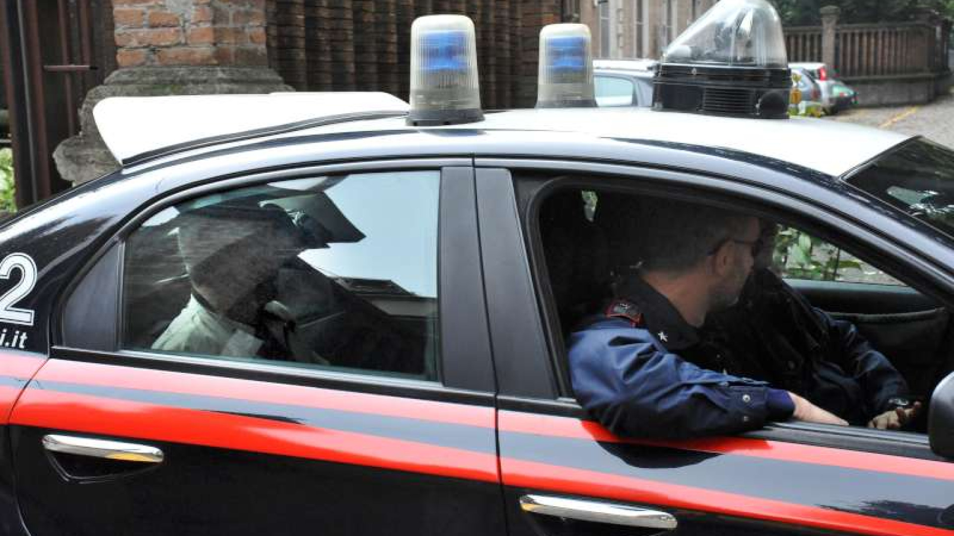 Si finge venditore ambulante per tentare il colpo: arrestato
