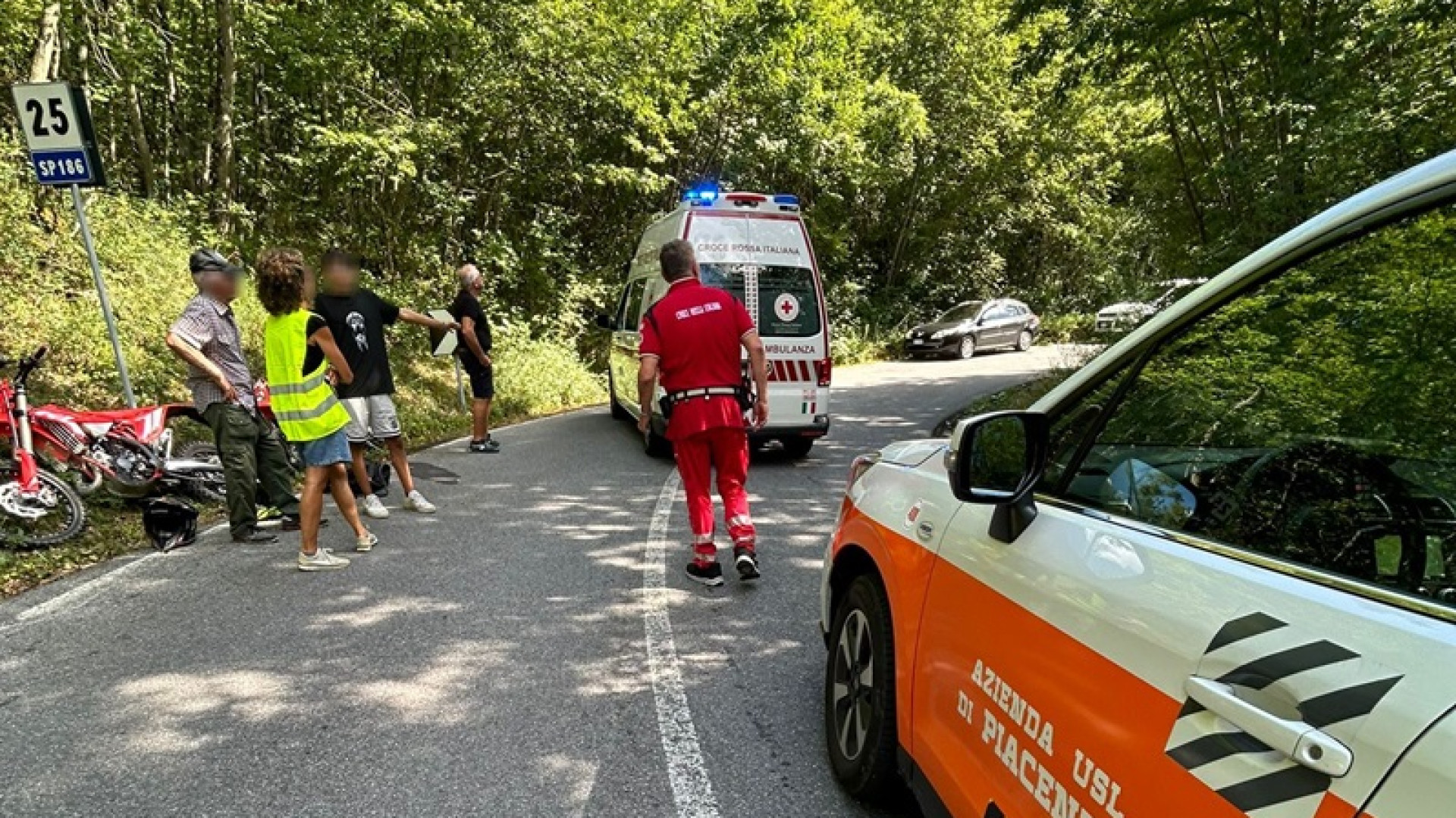 Cade con la moto da enduro al Passo del Brallo: 16enne finisce in ospedale