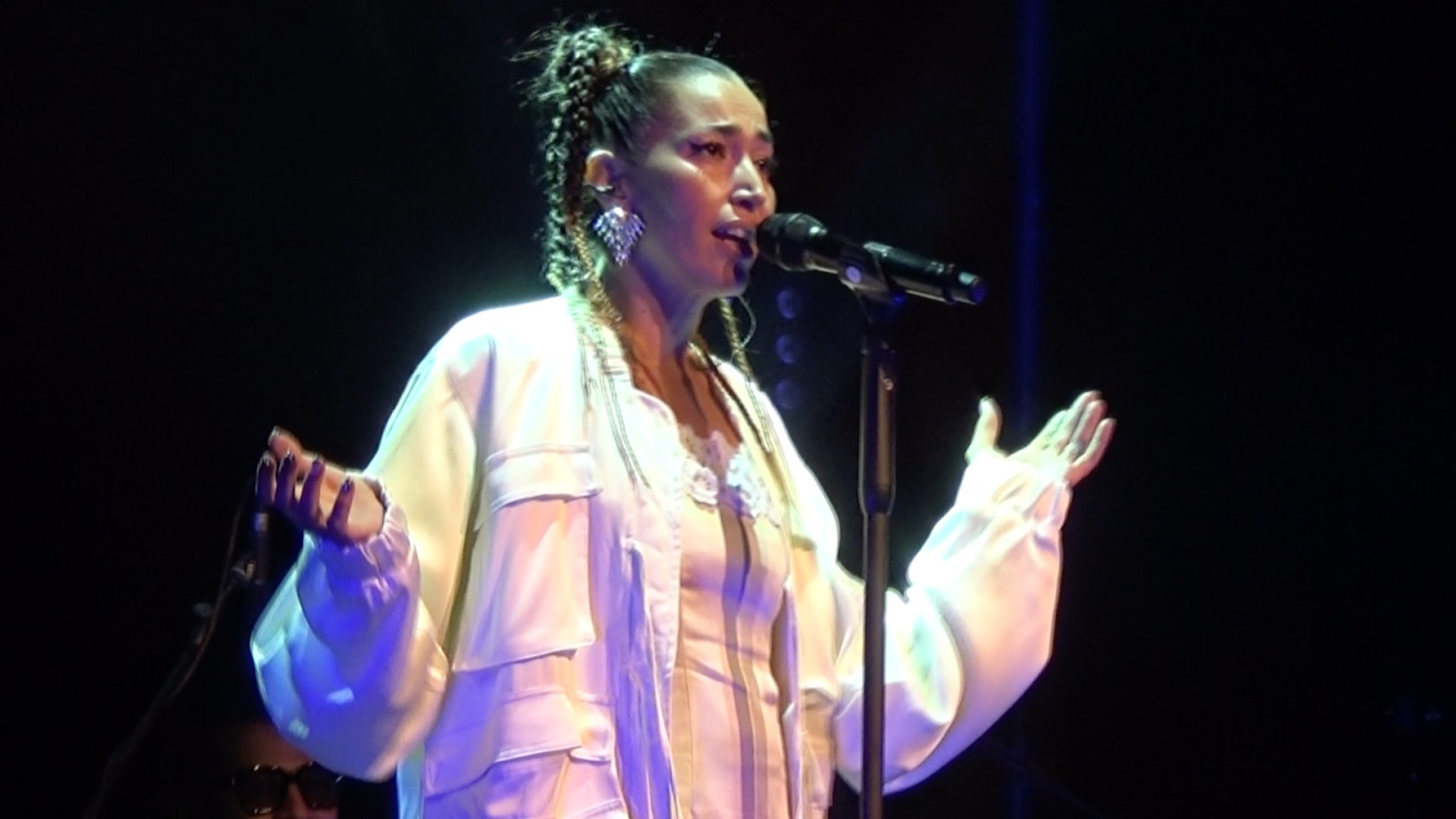 La cantante piacentina Nina Zilli torna sul palco per la data zero del suo tour estivo