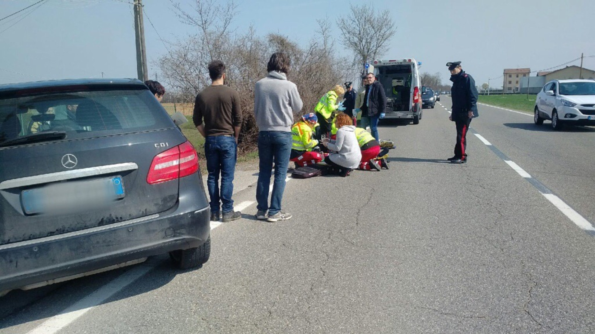 Schianto auto-moto lungo la Provinciale 11: un ferito gravissimo