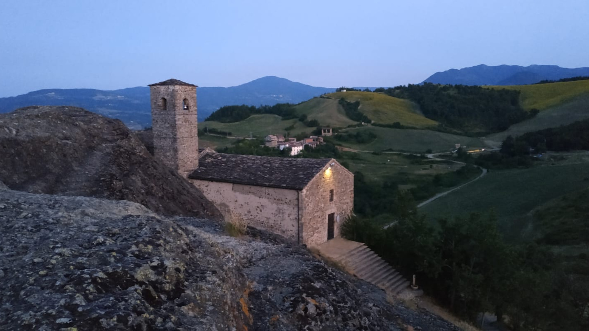 "Misteri e spiritualità alla Pietra Perduca". Ascolta il podcast Pensieri in quota