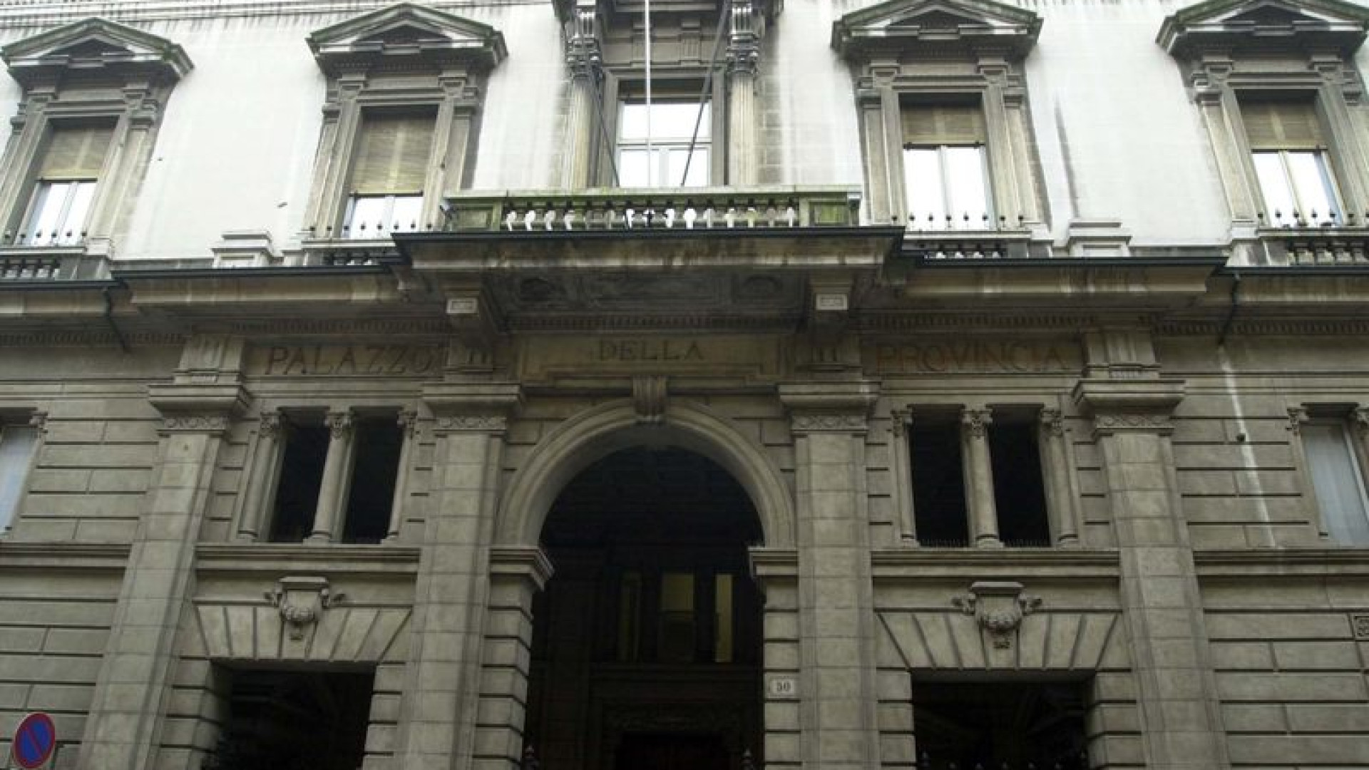 La Provincia trasloca. I lavoratori: “Inutile un solo ufficio in via Colombo”