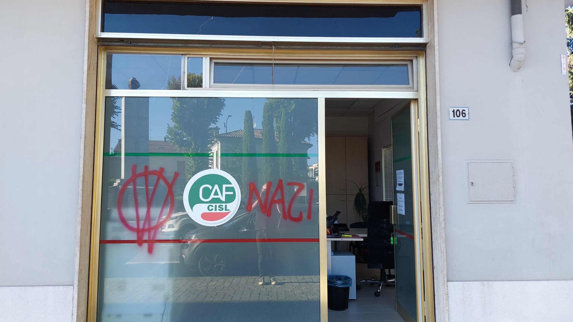 Insulti no vax sulle sedi di Cisl e Cgil a Podenzano. Vaghini: "Non ci spaventano"