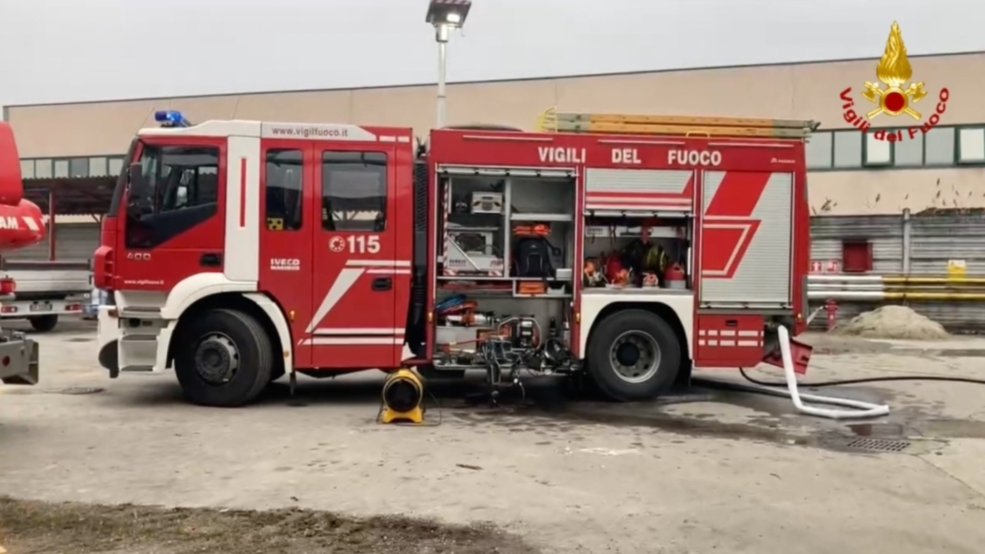 Incendio in una ditta di Guardamiglio: 19 lavoratori intossicati e un ferito