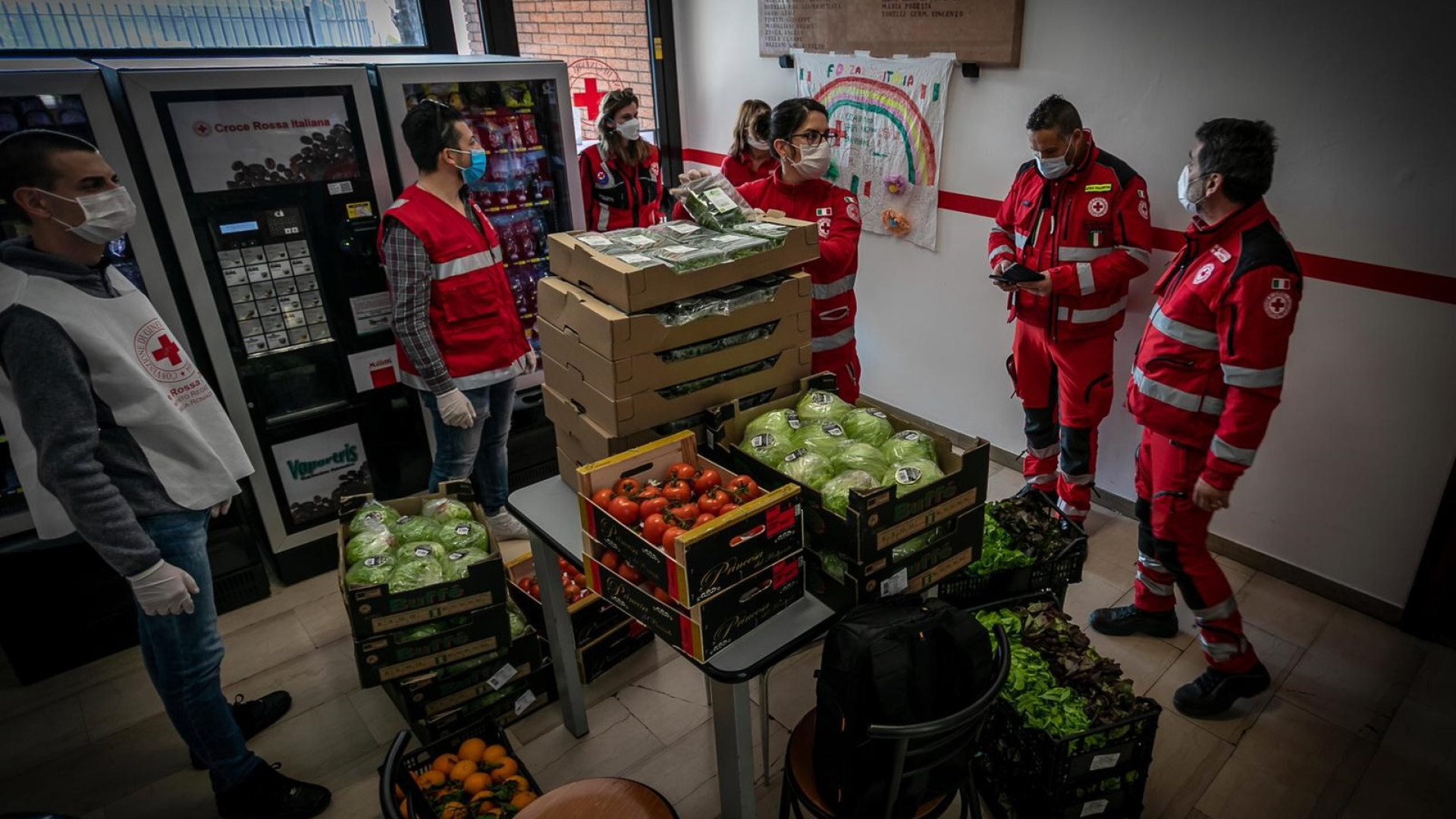 Dalla comunità islamica piacentina, frutta e verdura per la Croce Rossa