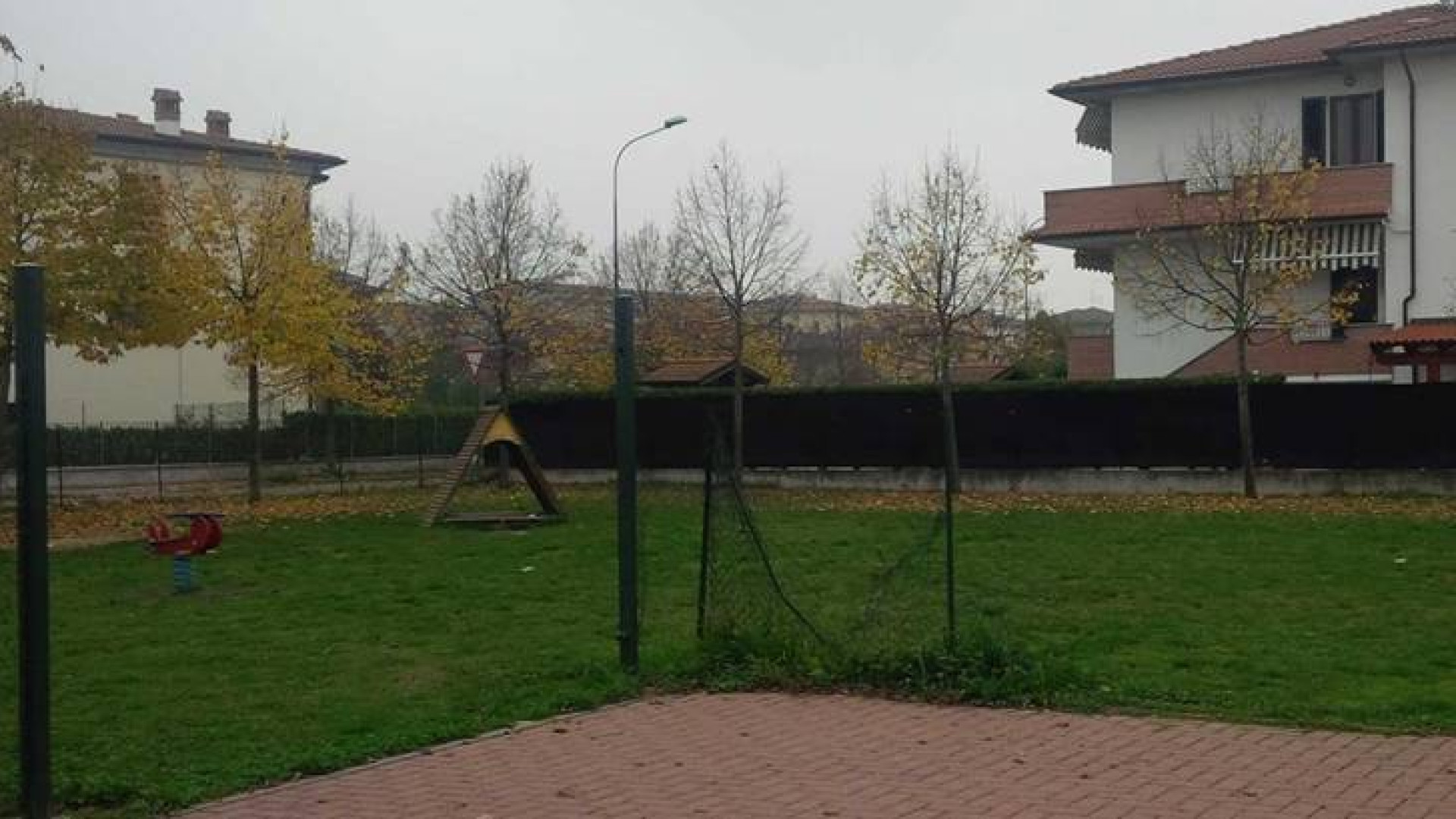 Castelsangiovanni: imbrattano il parco giochi, minorenni costretti a ripulire