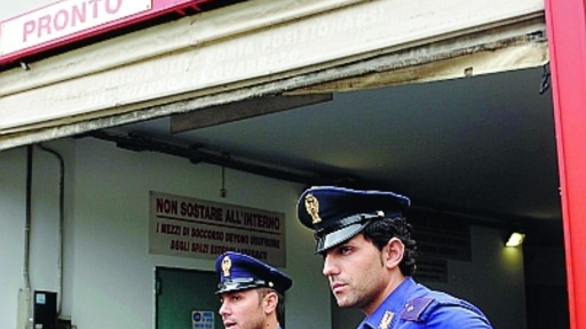 Scatena l'inferno al pronto soccorso: serve l'intervento della polizia