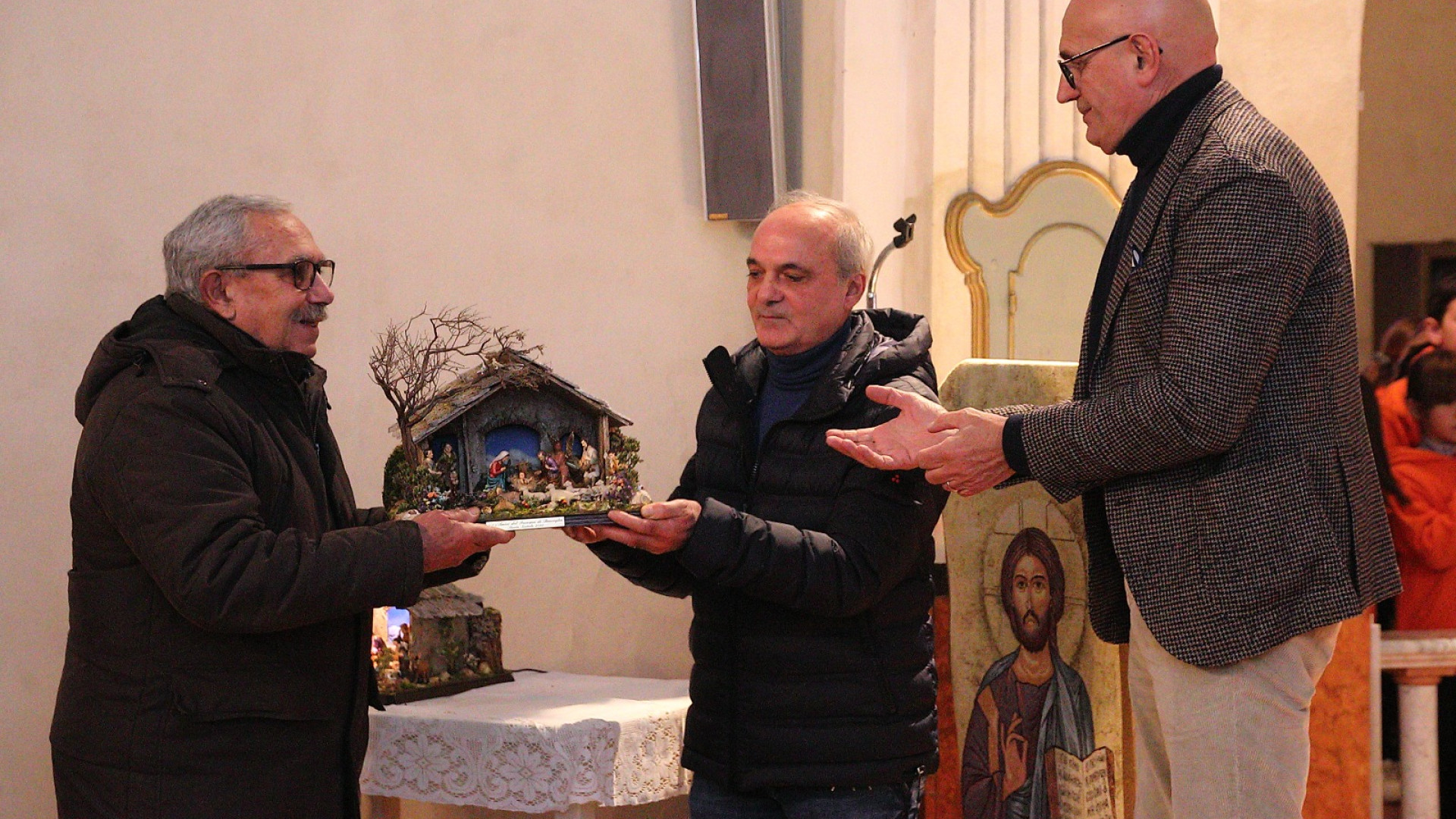 A Roncaglia festa per 50esima esposizione del presepe: premiati Bulla e Reggi