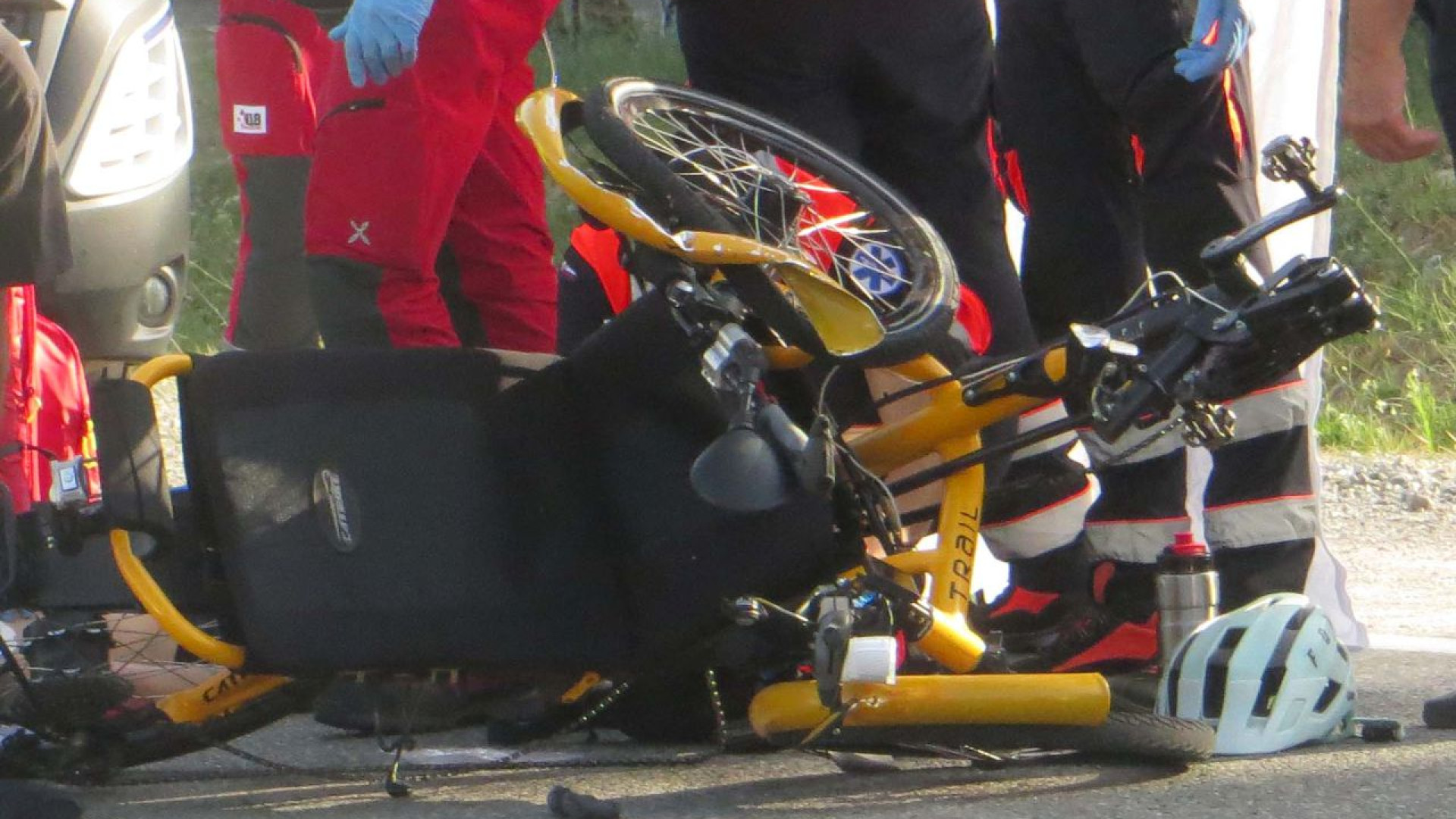 Tragico scontro tra un'auto e una handbike a Biana, muore 29enne