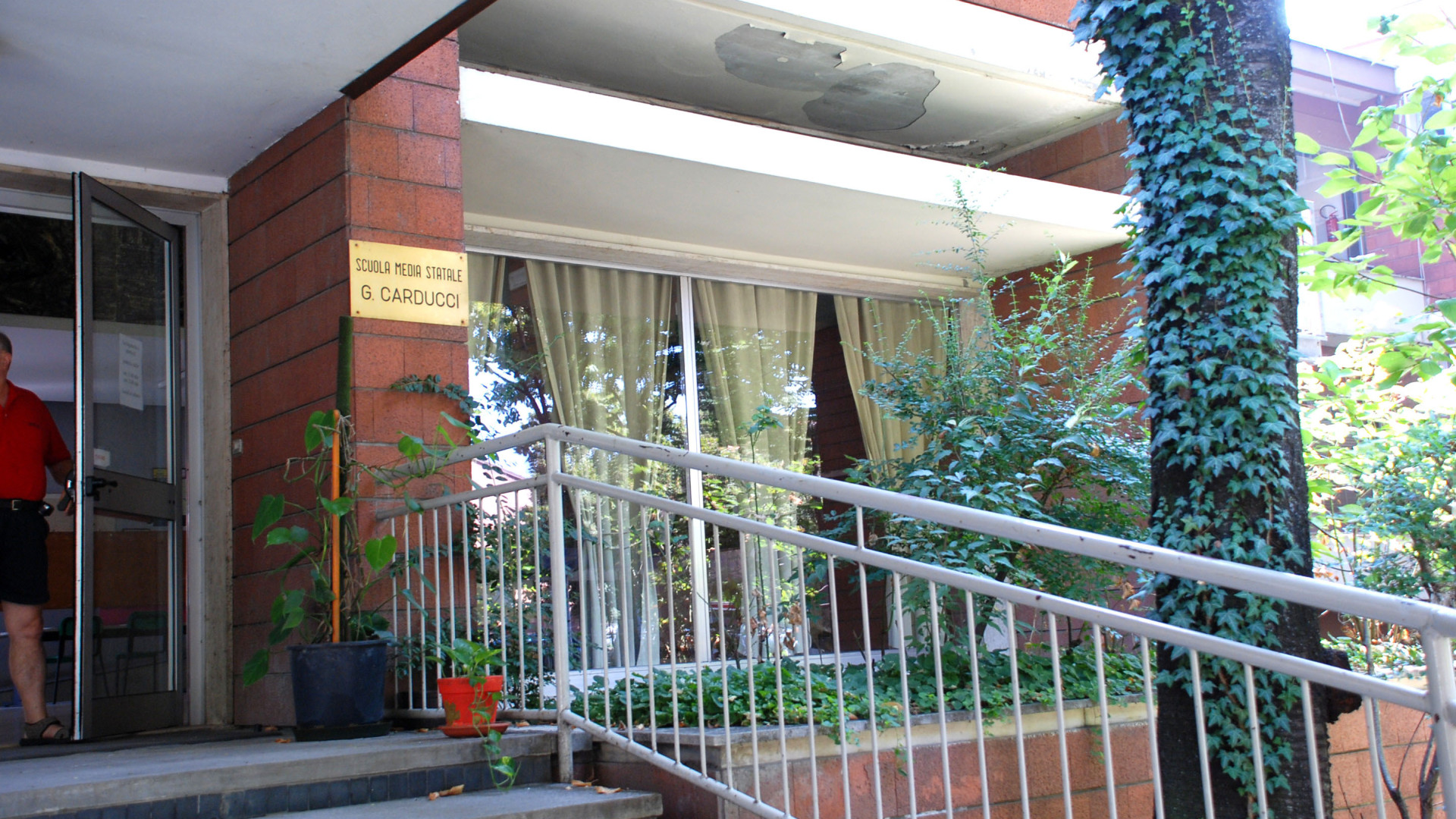 Scuola media Carducci, via l'amianto dal pavimento. Costo: 90mila euro