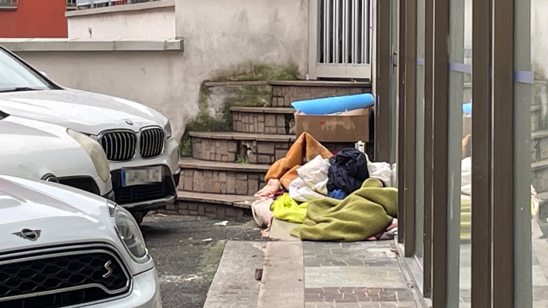 Degrado sotto il grattacielo dei Mille: “Facciamo il possibile, ma siamo da soli”